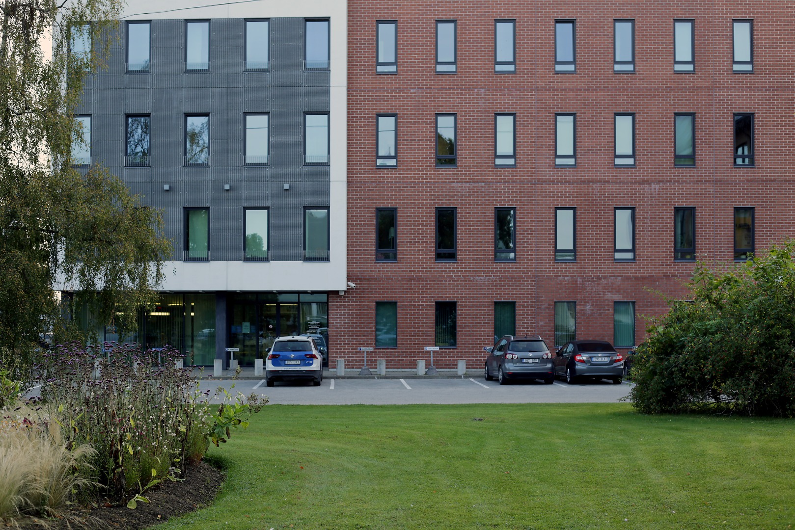 Prime Minister Edgar Savisaar in the village of Jõgeva County 05.1991 rephoto