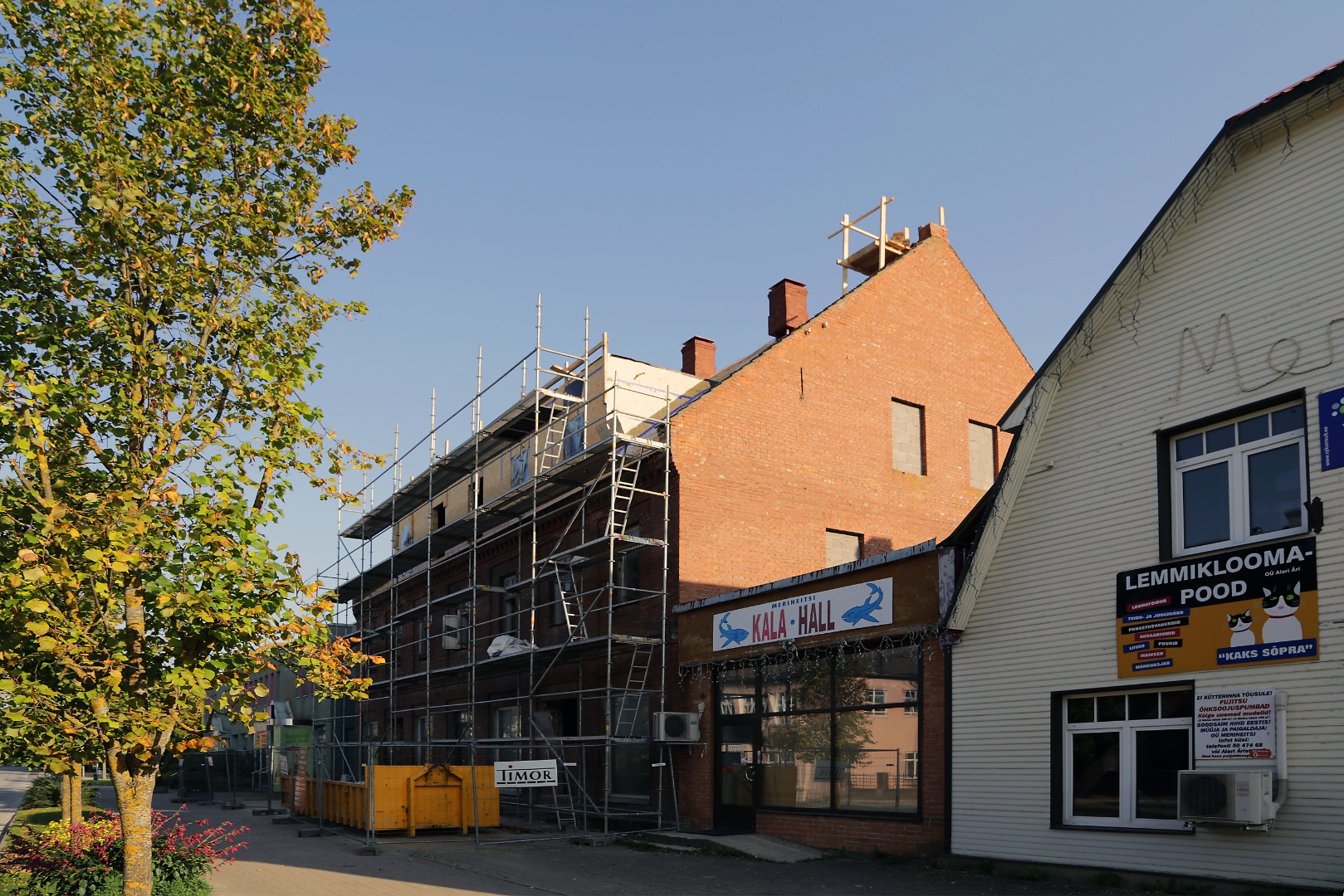 "Jõgeva Economic Community" and next to J. Holiday & Sons Commercial Office 1923 rephoto