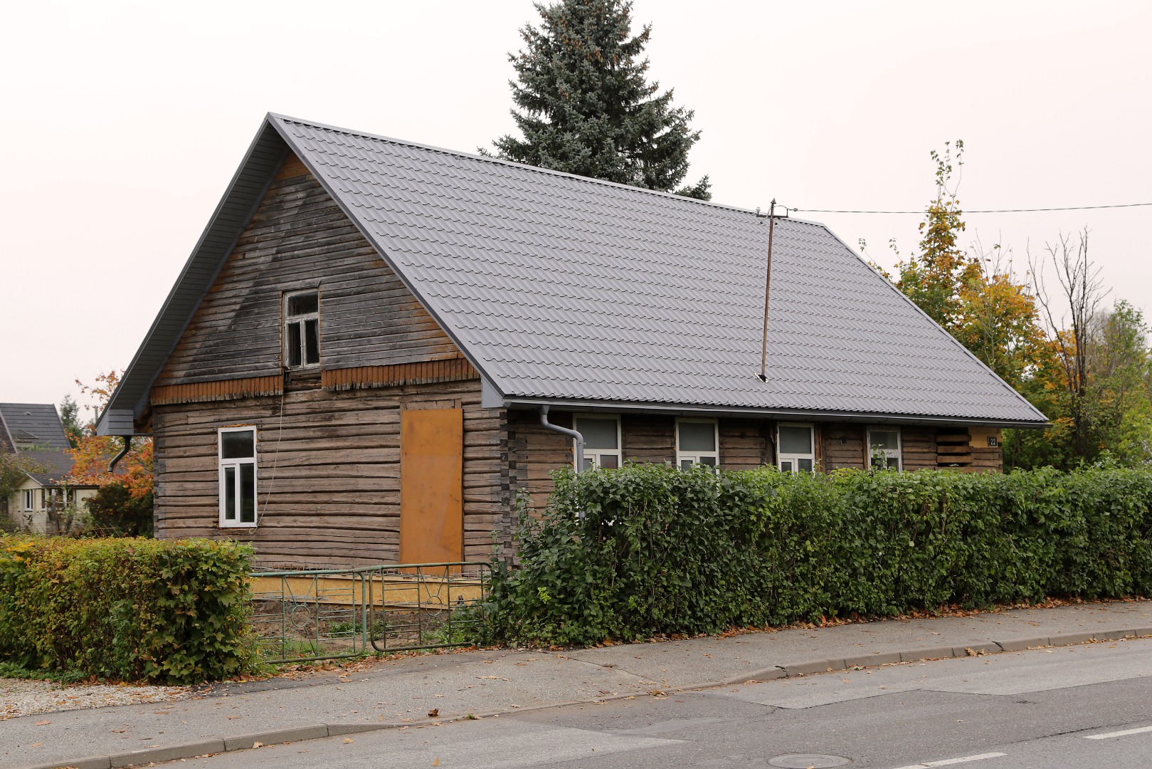 Emmeline Kilgi private school in Jõgeval Gagarini 22 where Betti Alver received his first school in 1982. rephoto