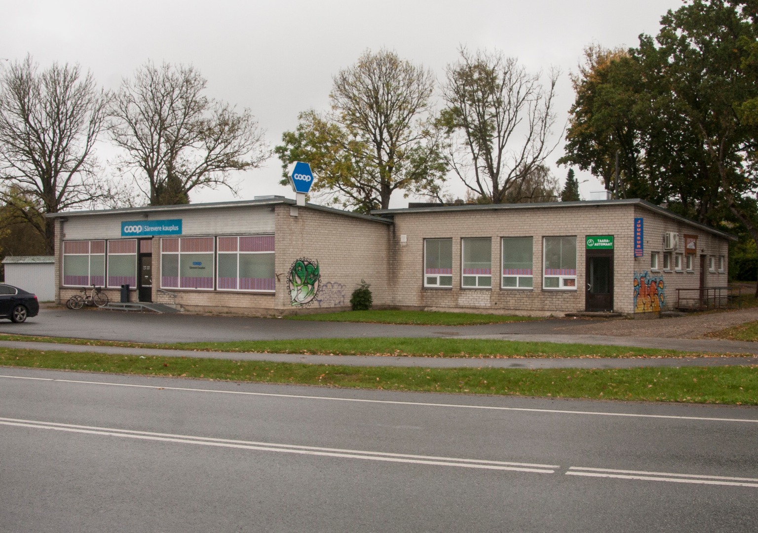 Photo, Särevere store in 1984. rephoto