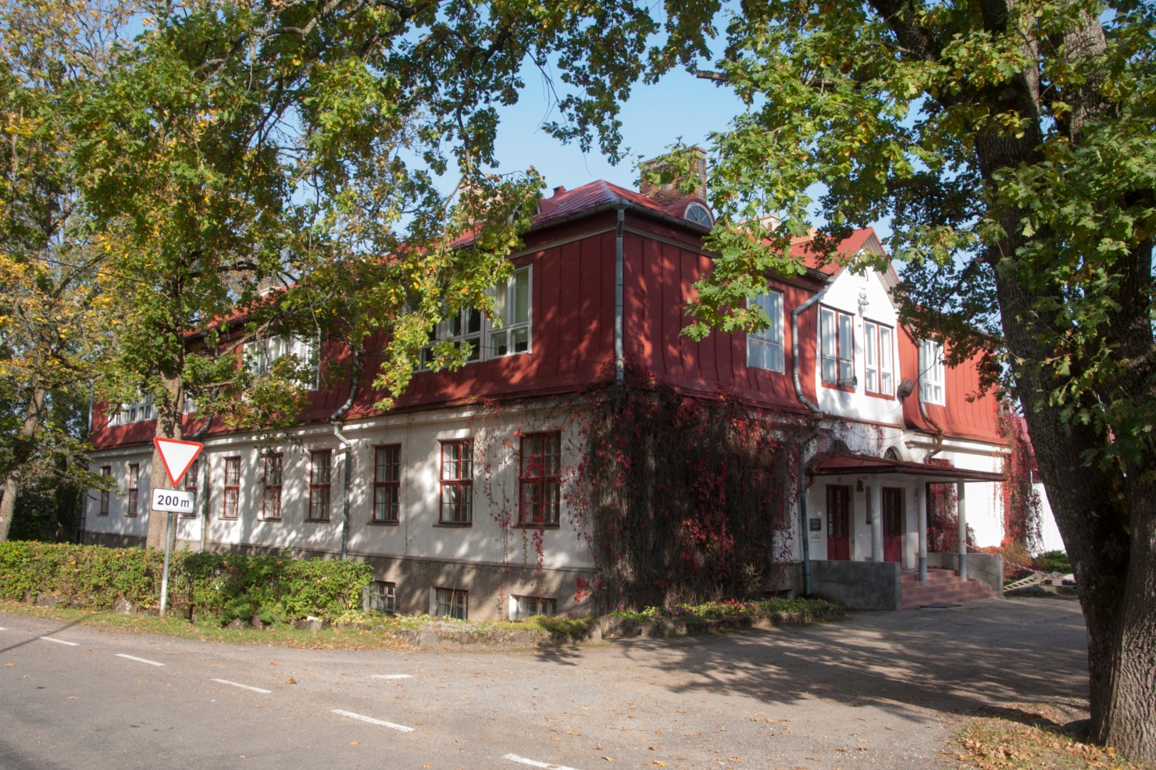 Viljandi County Tääksi 8-kl School building rephoto