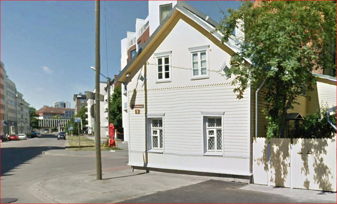 View of the apartment on the corner of Terase and Faehlmann Street. rephoto