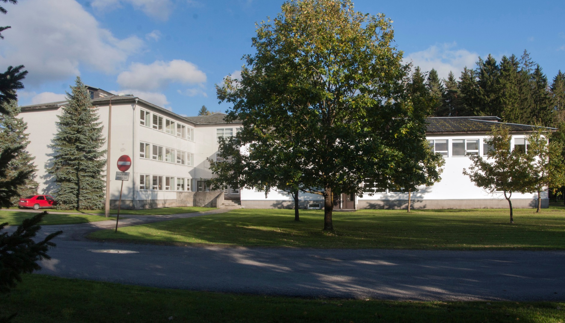 Türi High School, 2 views of the building. Architect Maie Hansmann rephoto