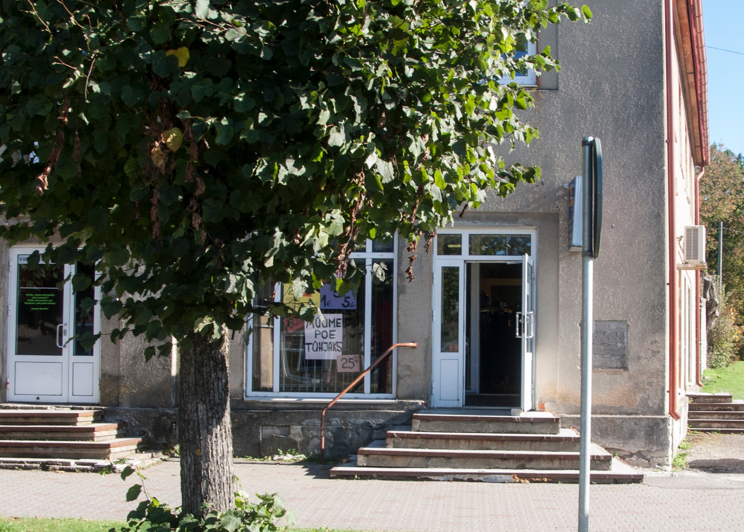 Türi Economy Association's book and writing bill store on Türi, Viljandi Street - exhibition of production of the Luther factory rephoto