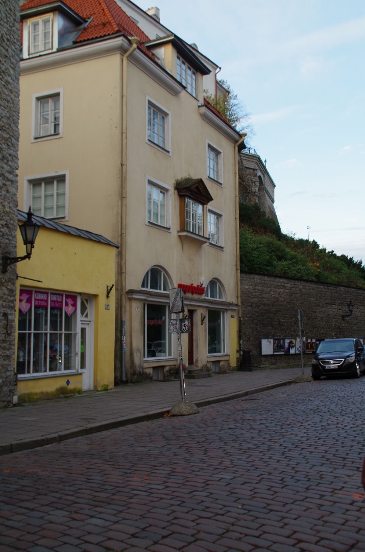 Dismantling the wall of the Nunnegate. rephoto