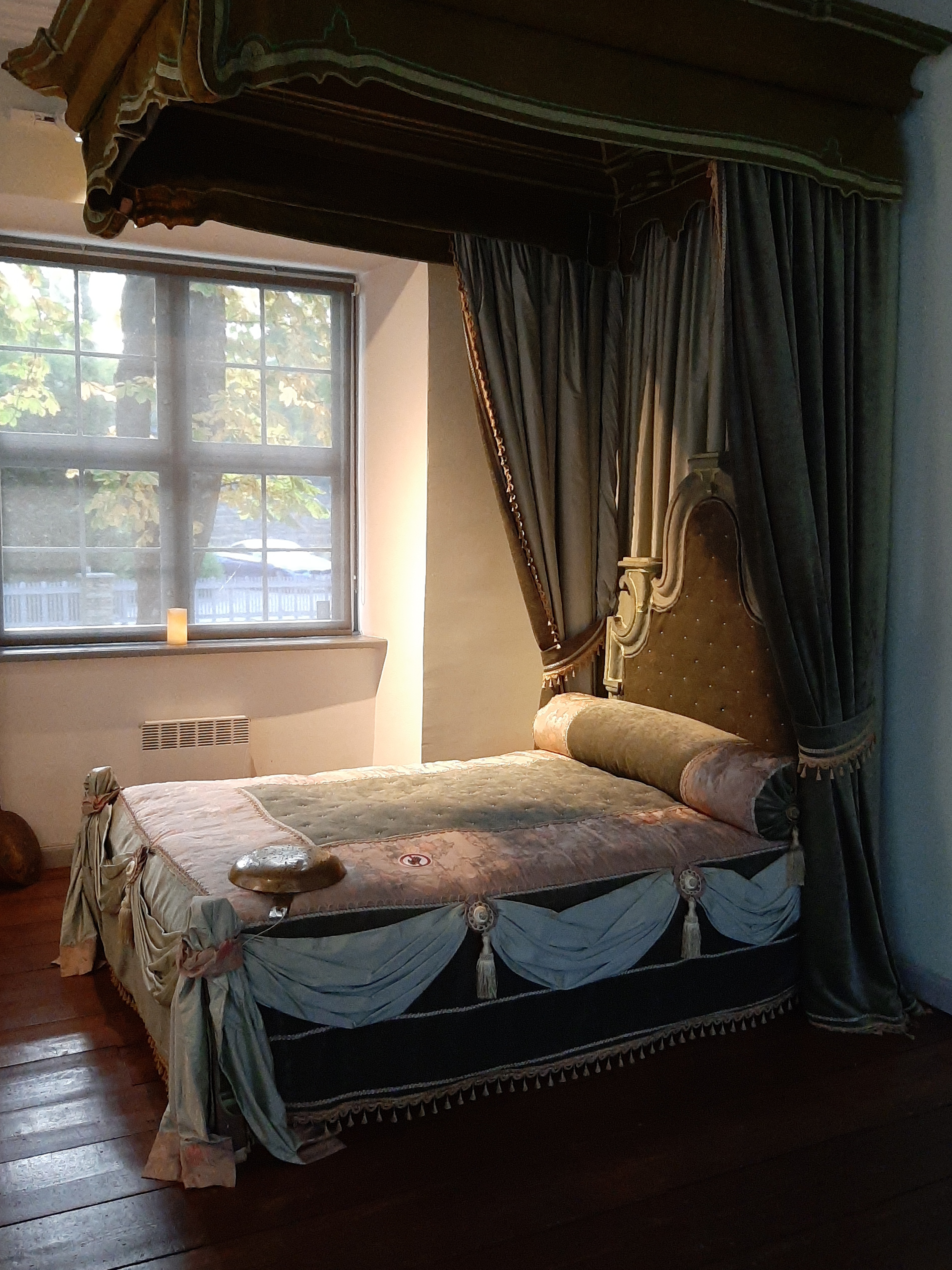 Tallinn, Peeter I house in Kadriorg, bedroom view with bed. rephoto