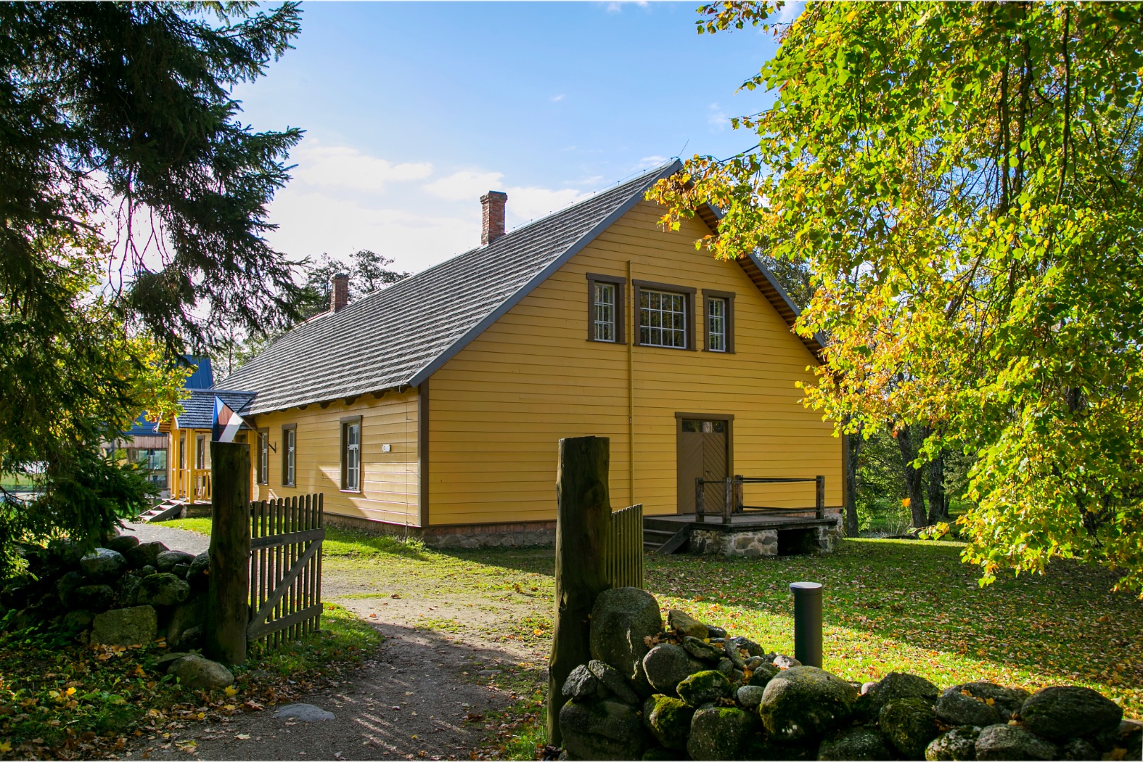 View of Palamuse's old schoolhouse. rephoto