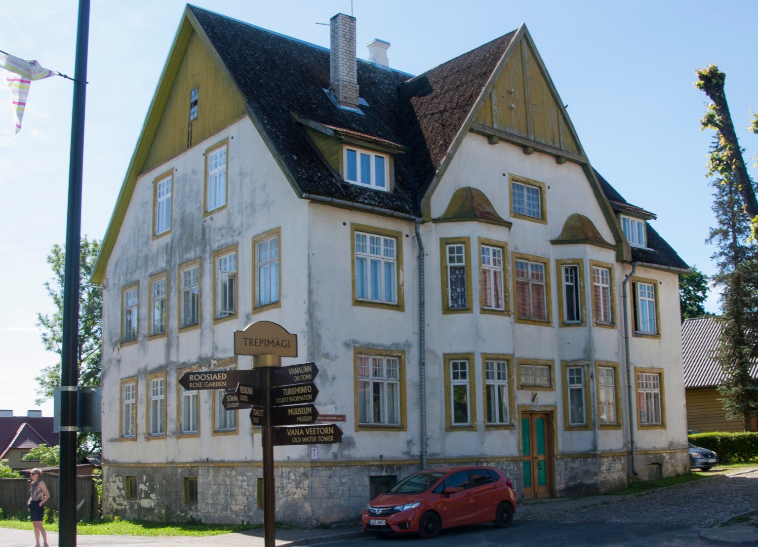 Residential building in Viljandi Laidoneri 1. Architect Artur Perna. Photos from Leo Gens rephoto