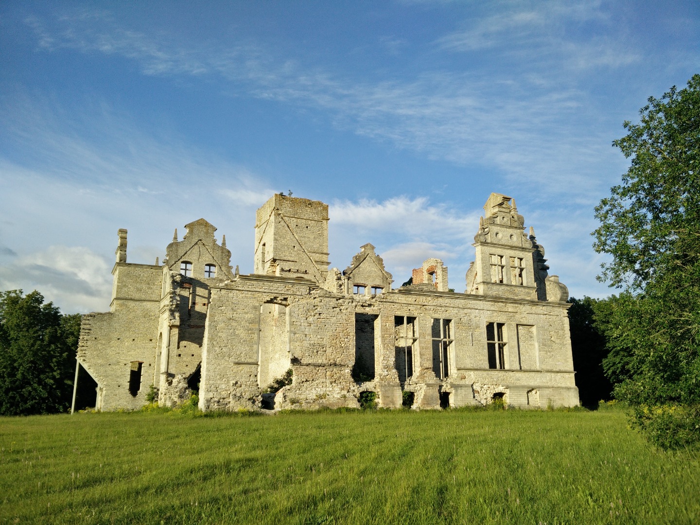 Ungru lossi varemed Haapslau-Rohuküla tee ääres rephoto