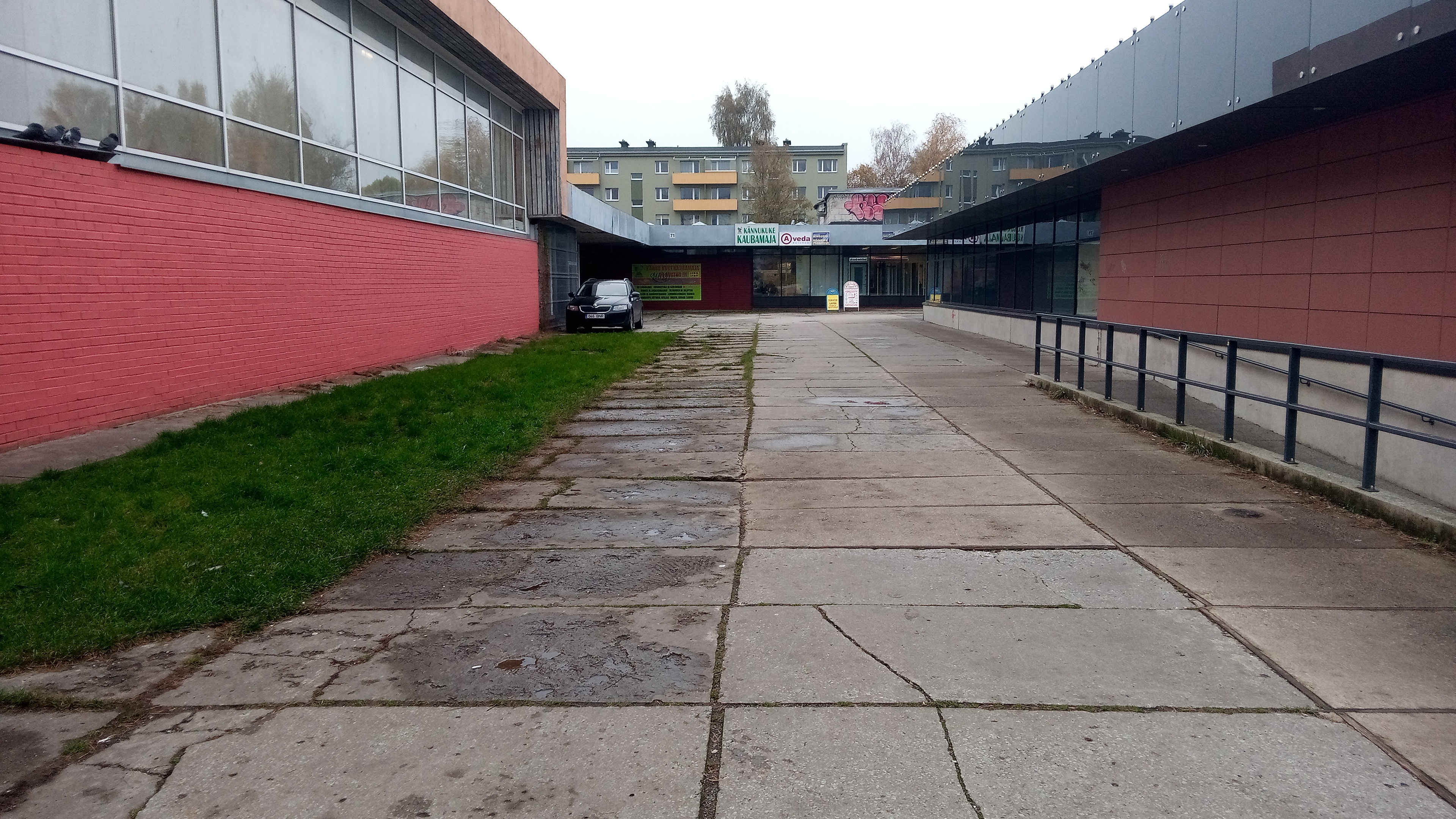 Length of trade in Mustamäe, self ABC-5, view of the inter-hull space. Architect Peep Jänes rephoto