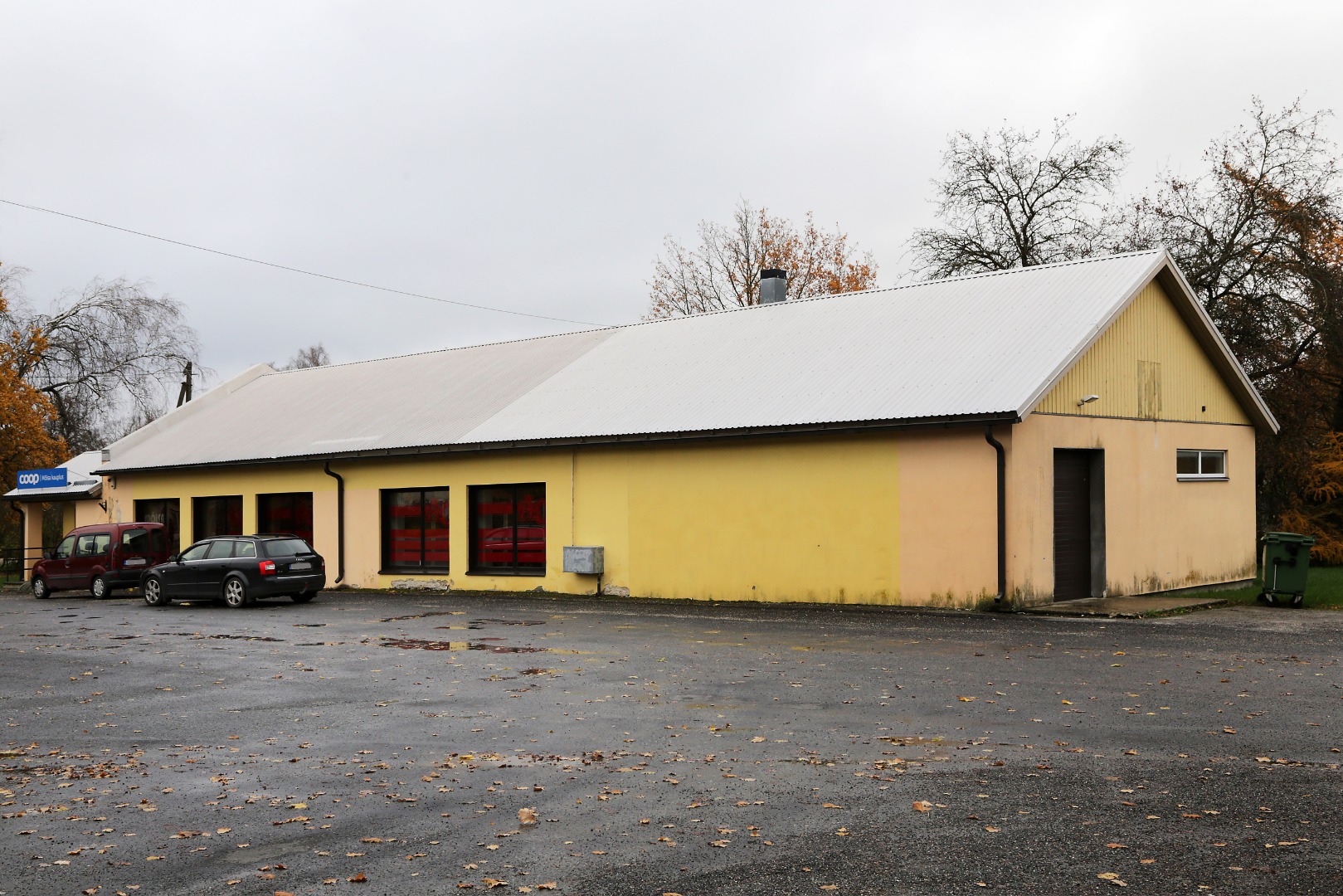 Outdoor view of Jõgeva exhibition sophois store. 11.1969 rephoto
