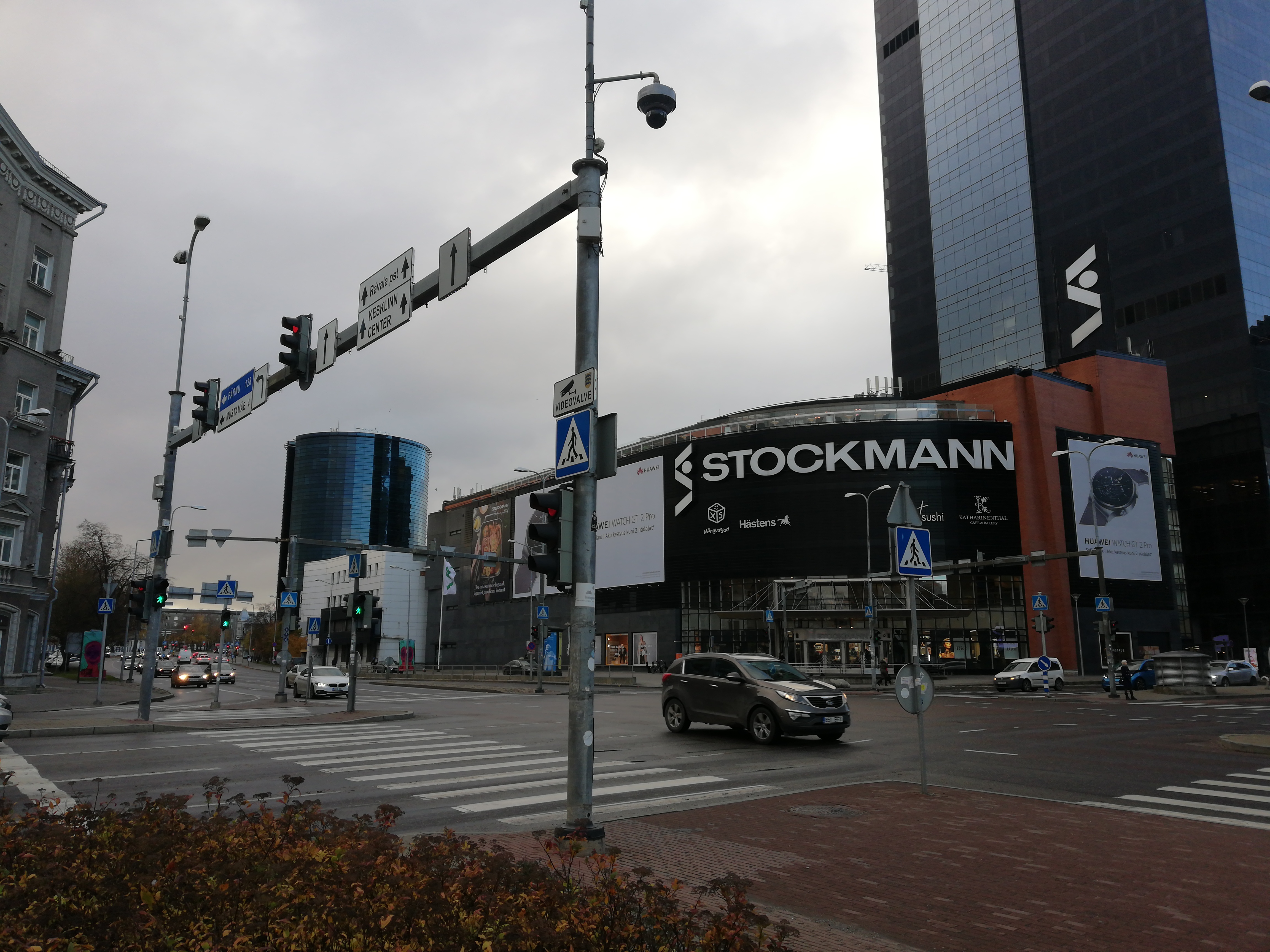 Stockmann's storehouse in Tallinn at the corner of Tartu highway and Liivalaia Street rephoto