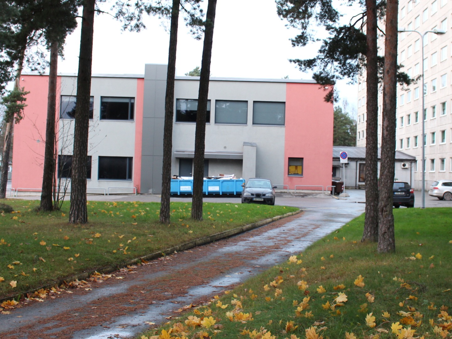 Kauplus ja kohvik "Ehitaja" Männikul, vaade kohvikule küljelt rephoto