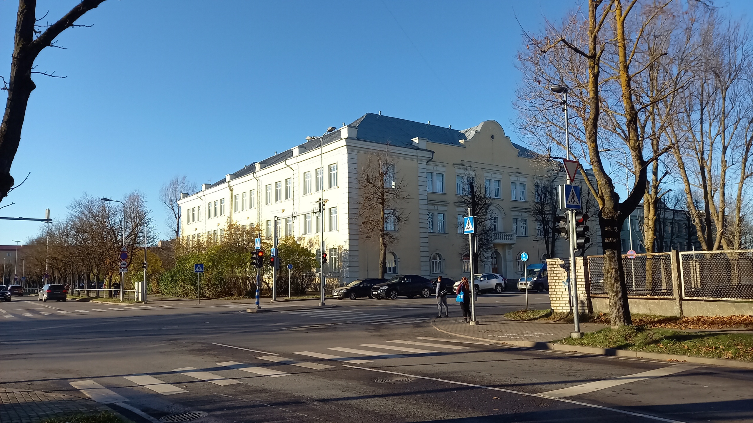 Narva 1. High school building. rephoto