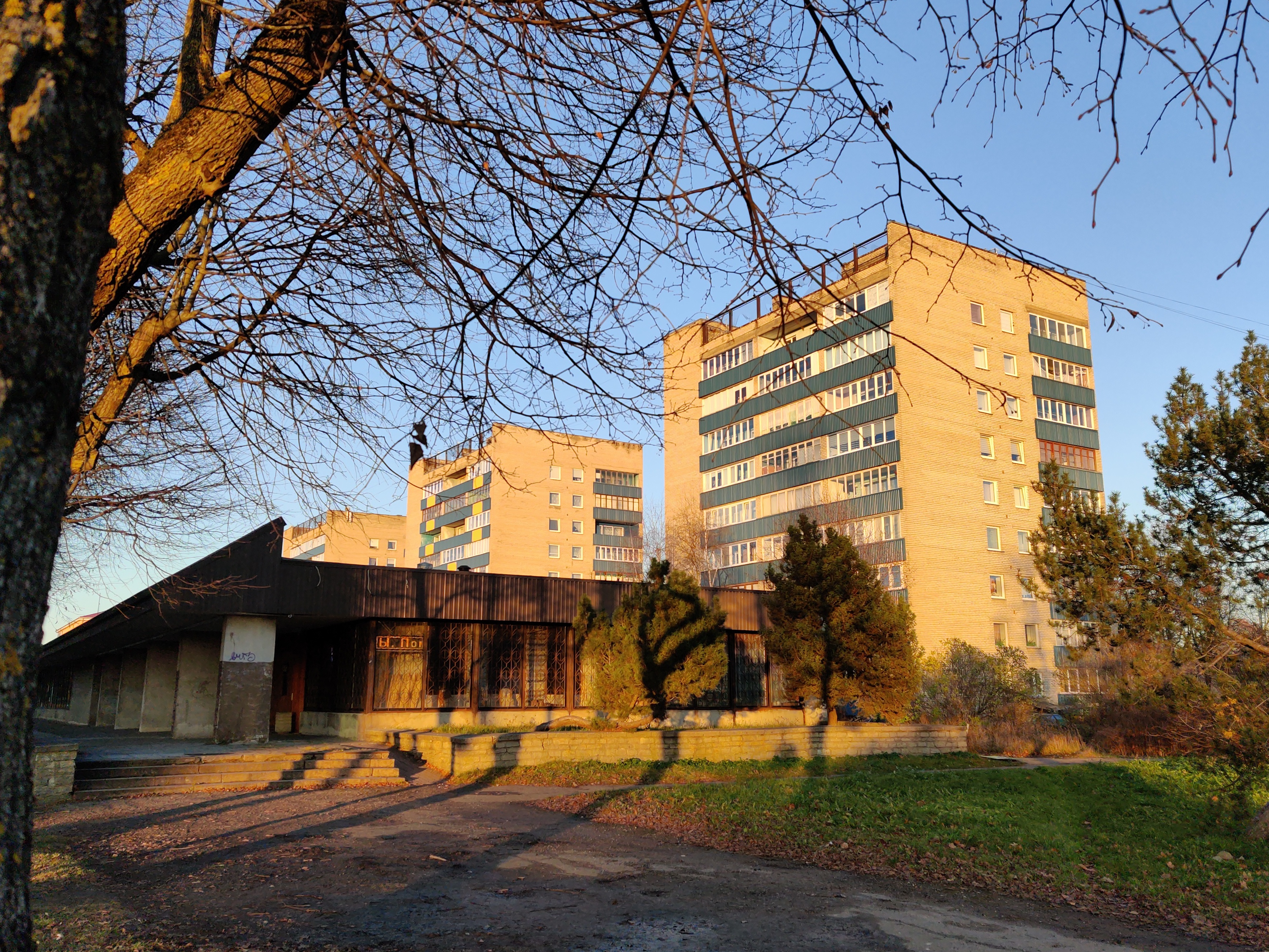 Buildings in Narva rephoto