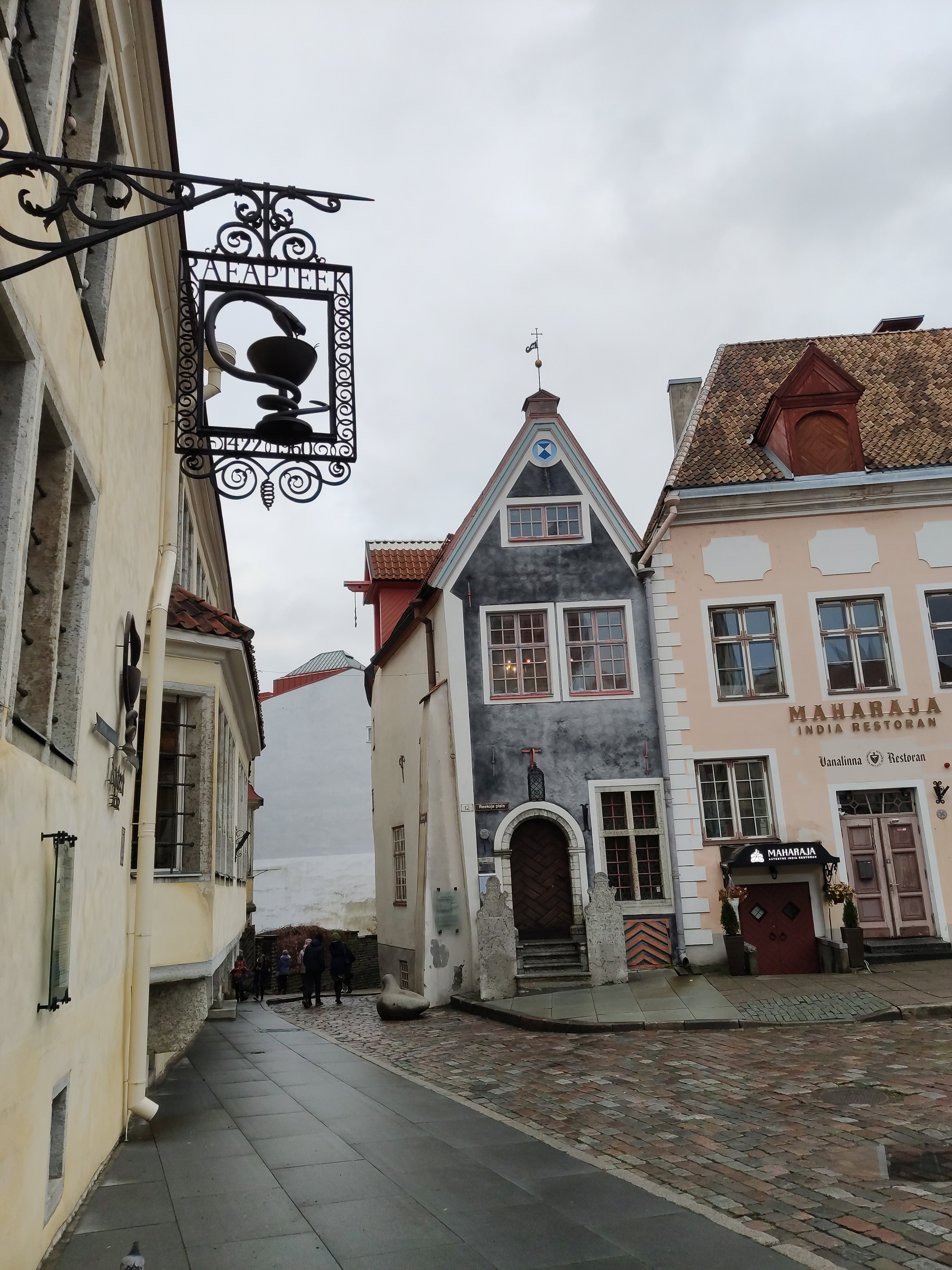 Tallinna vaade. Uku kauplus. rephoto