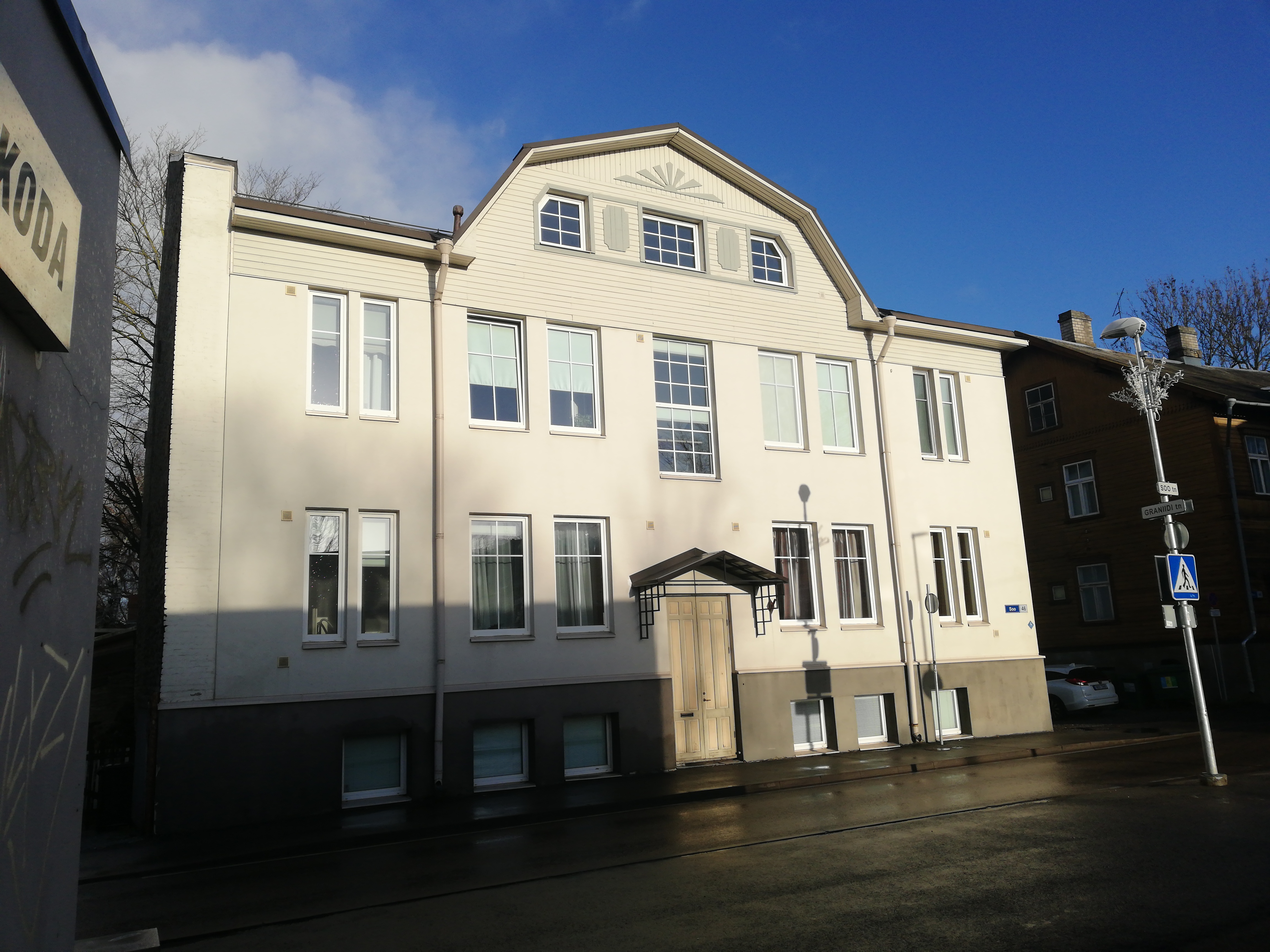 Apartment and hotel "Narva" in Tallinn Kalamaja Soo 46, facade view. Architect Aleksander Citizens rephoto