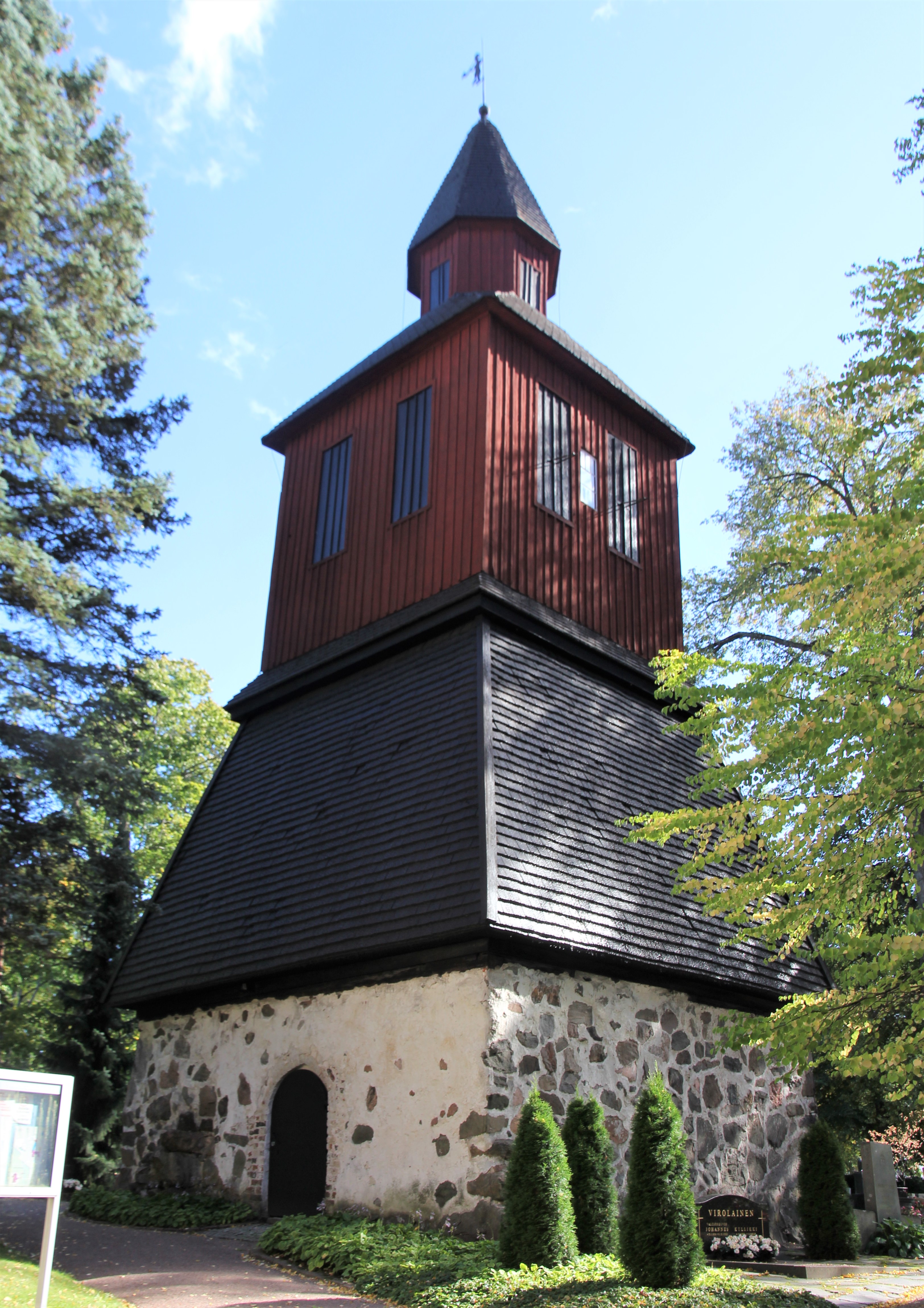 The corner of the church of St. Lauri and the fleece rephoto