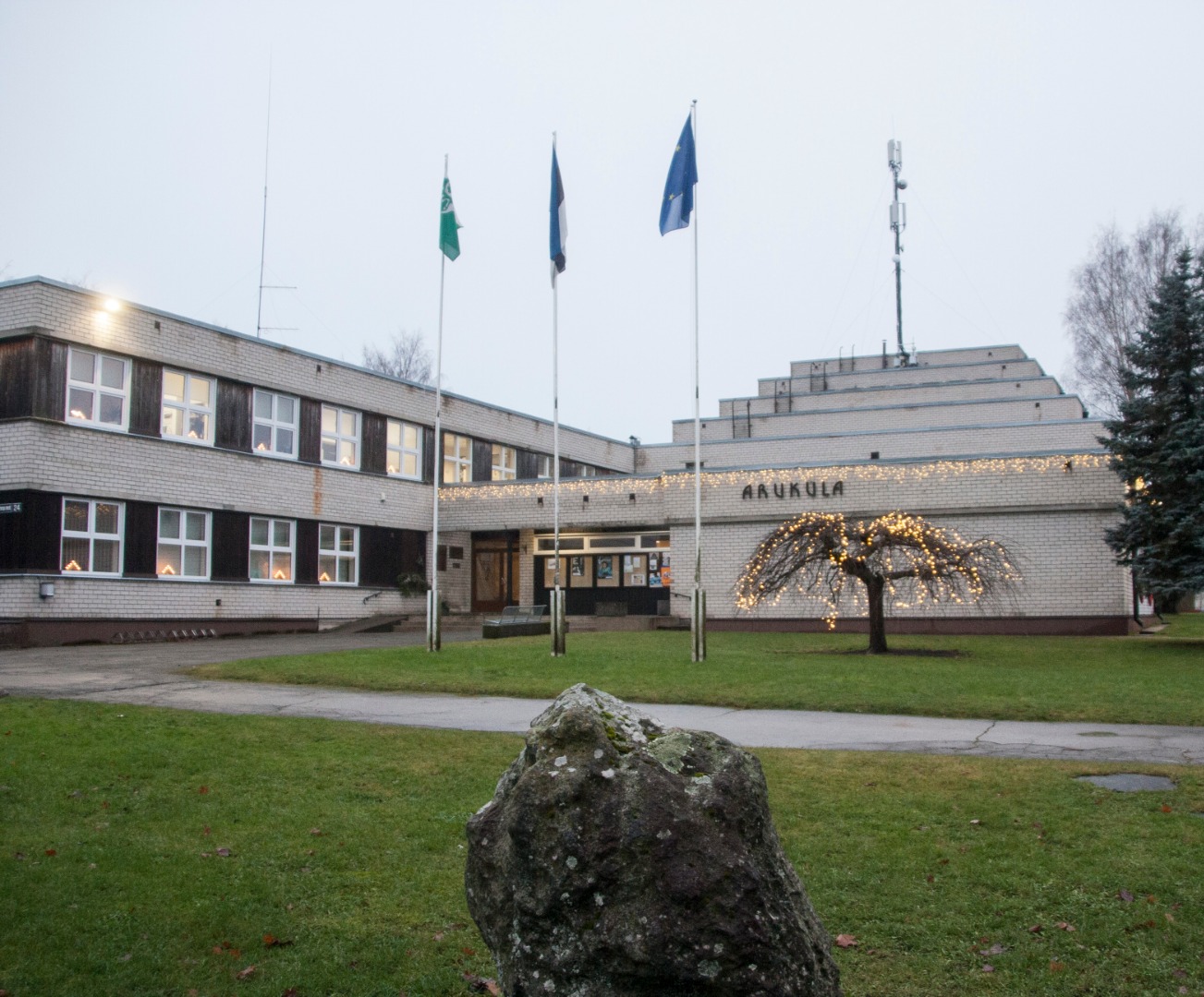 Aruküla keskusehoone, vaade sissepääsule. Arhitekt Maie Penjam rephoto