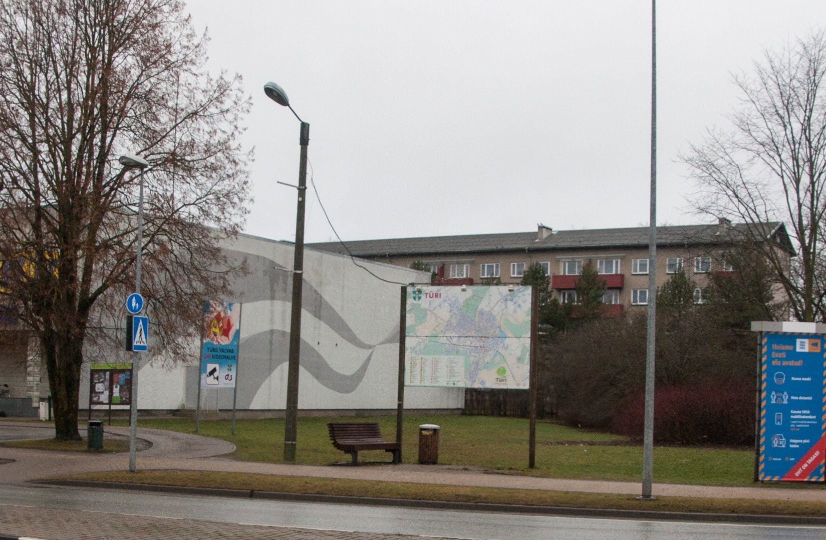 foto, vaade Türi Keskväljakul asuvale Lenini kujule 1973.a. rephoto