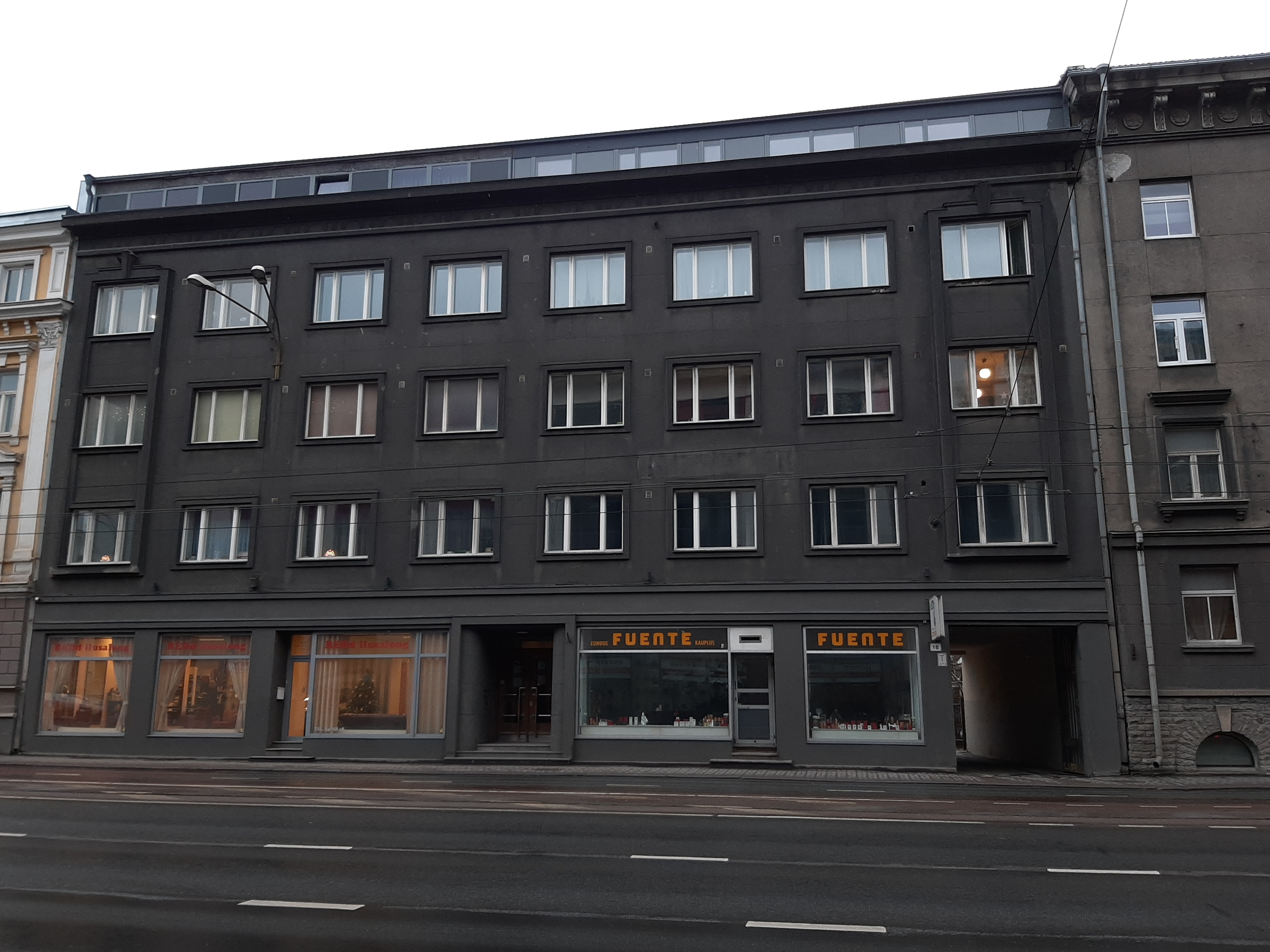 Kauplusega korterelamu Tallinnas Narva mnt 18, fassaadivaade. Arhitekt Eugen Sacharias rephoto
