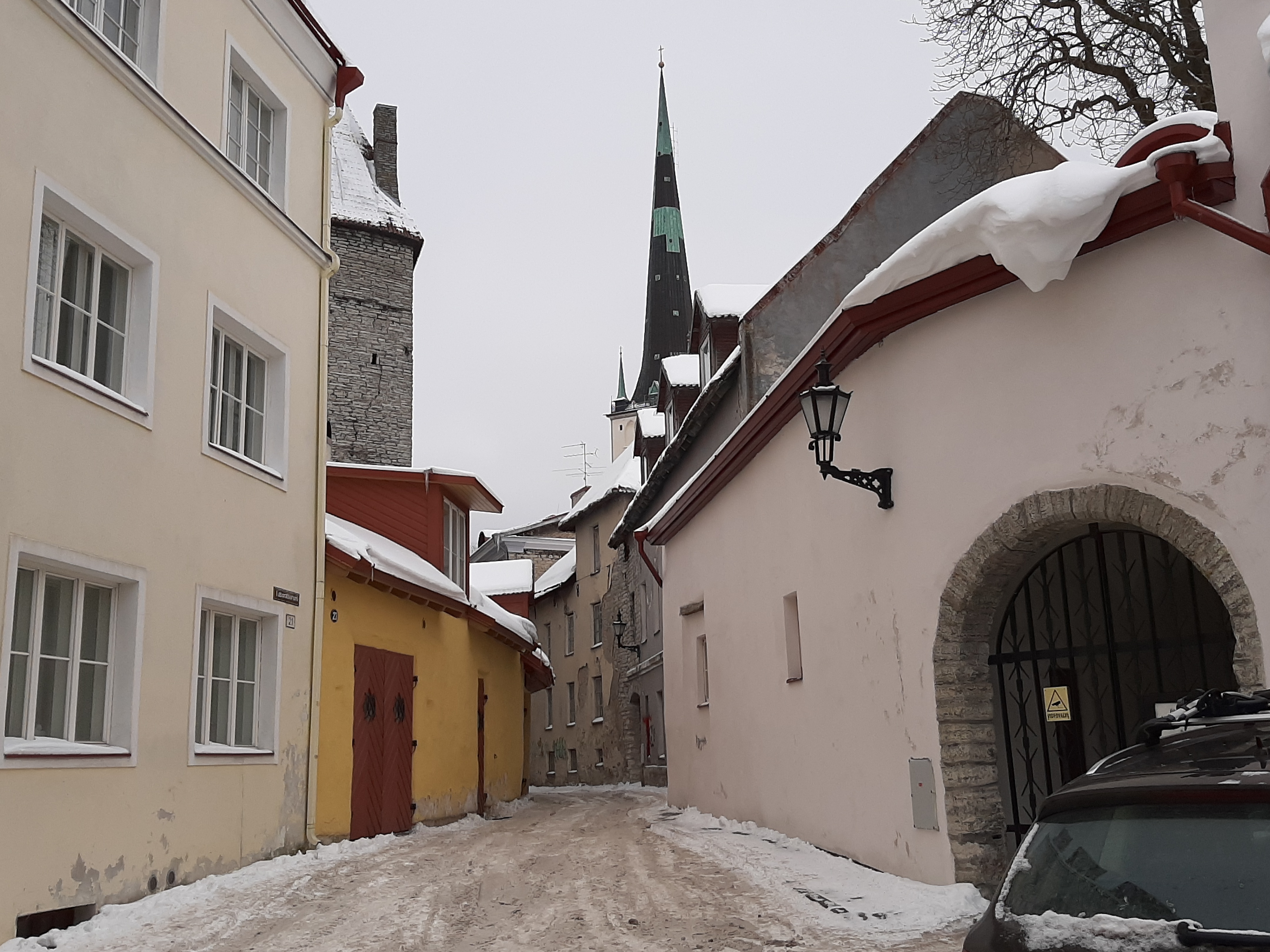 Tallinn, Aida Street, behind the city wall tower and the Oleviste Church. rephoto