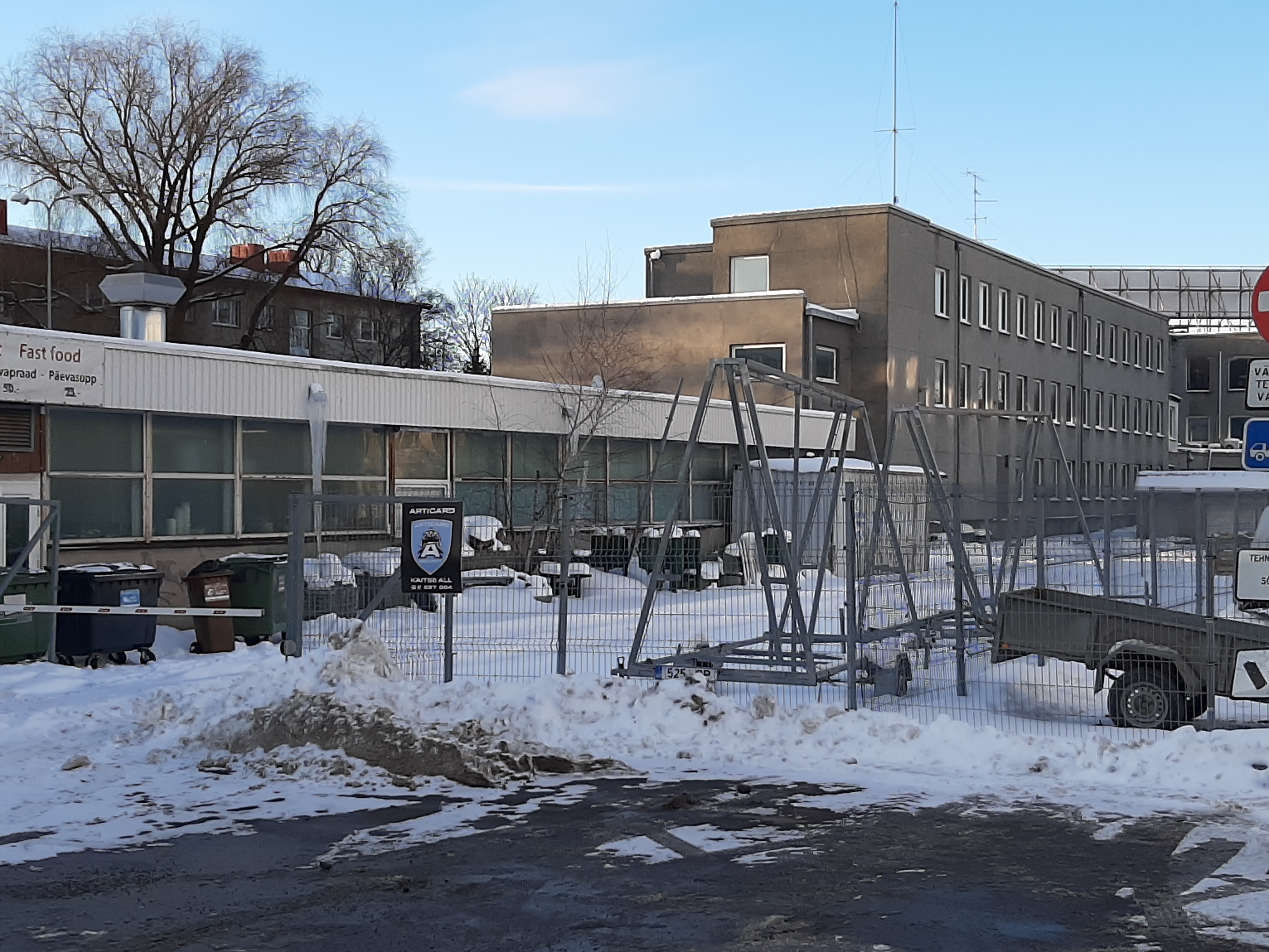 Taxis in the Texaspag court. rephoto