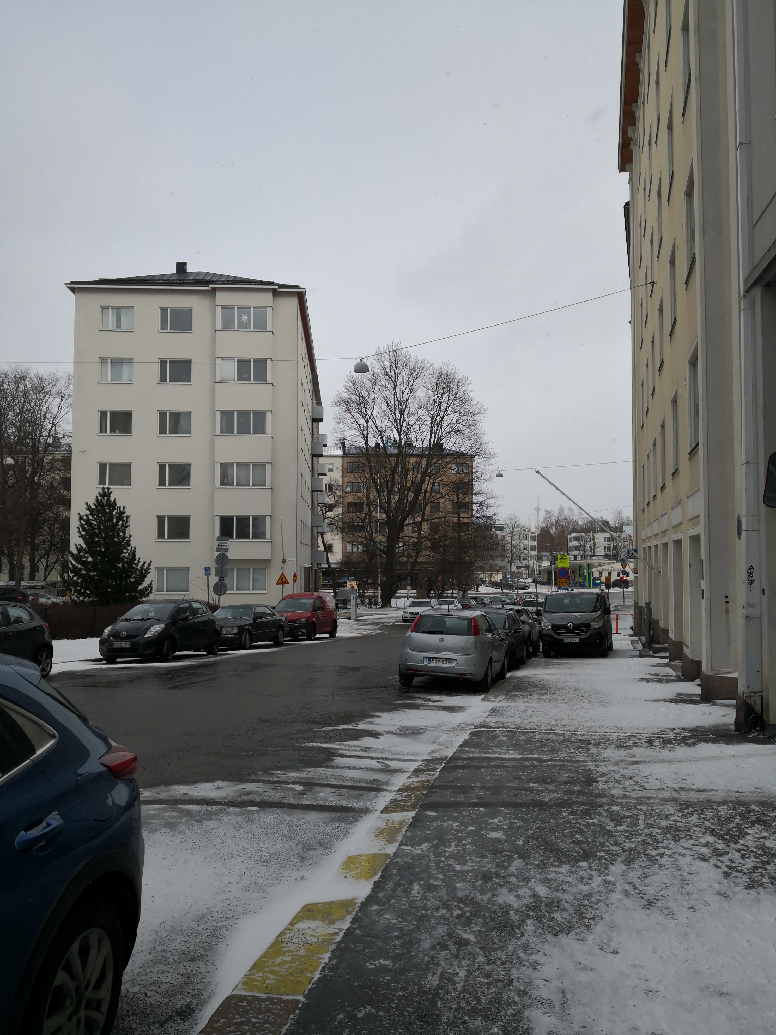 Vasemmalla Töölöntullinkatu 1. - Stenbäckinkatu 3. Oikealla Stenbäckinkatu 4, 2.  Taustalla Mannerheimintie 53, 57. Sekä huoltoasema Reijolankatu 3. rephoto