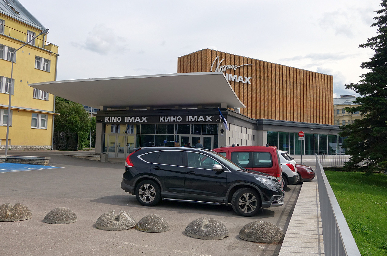 Cinema Kosmos on Pärnu highway in Tallinn rephoto