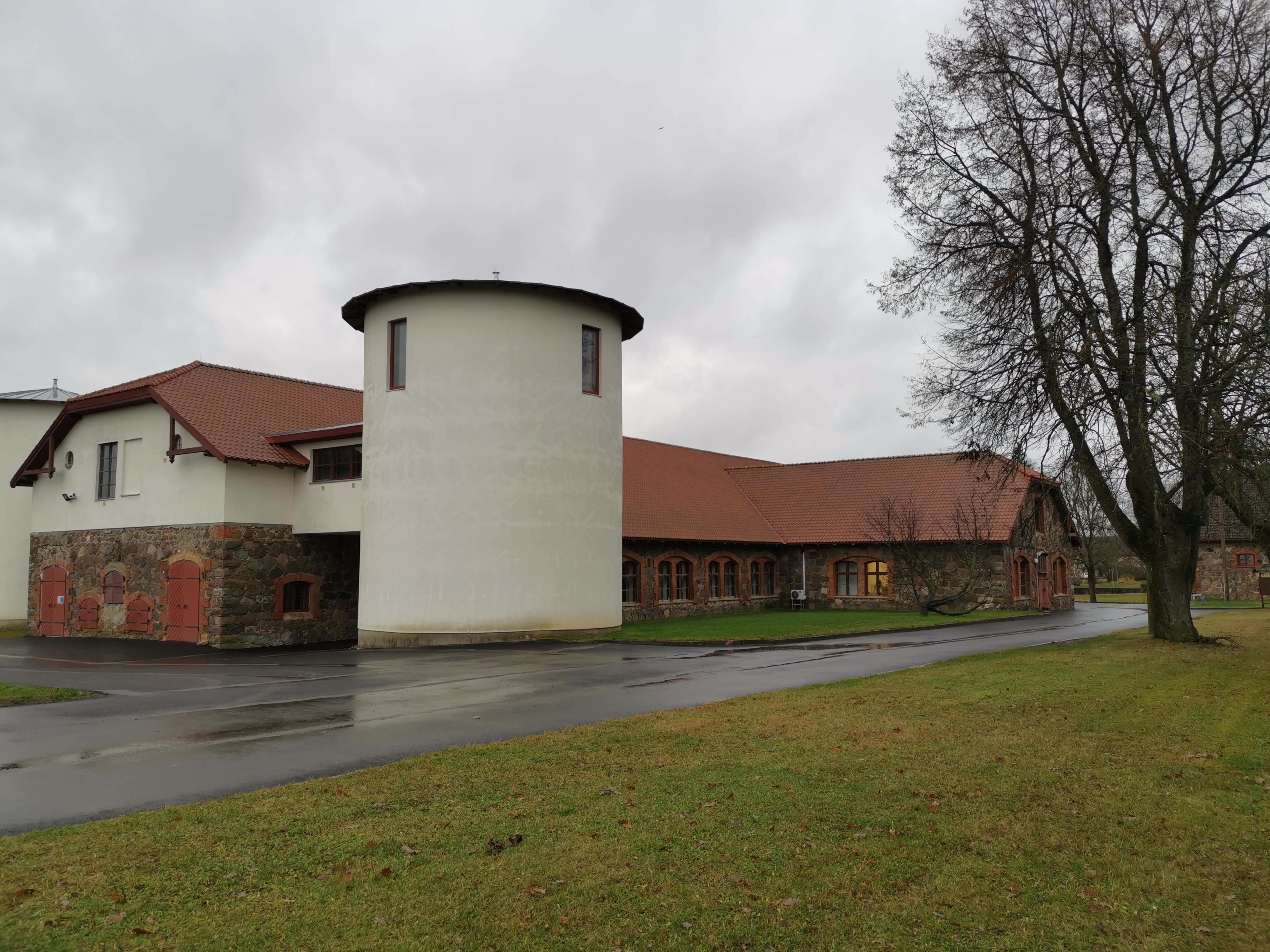 Ülenurme mõisa veiselaut silotornidega rephoto