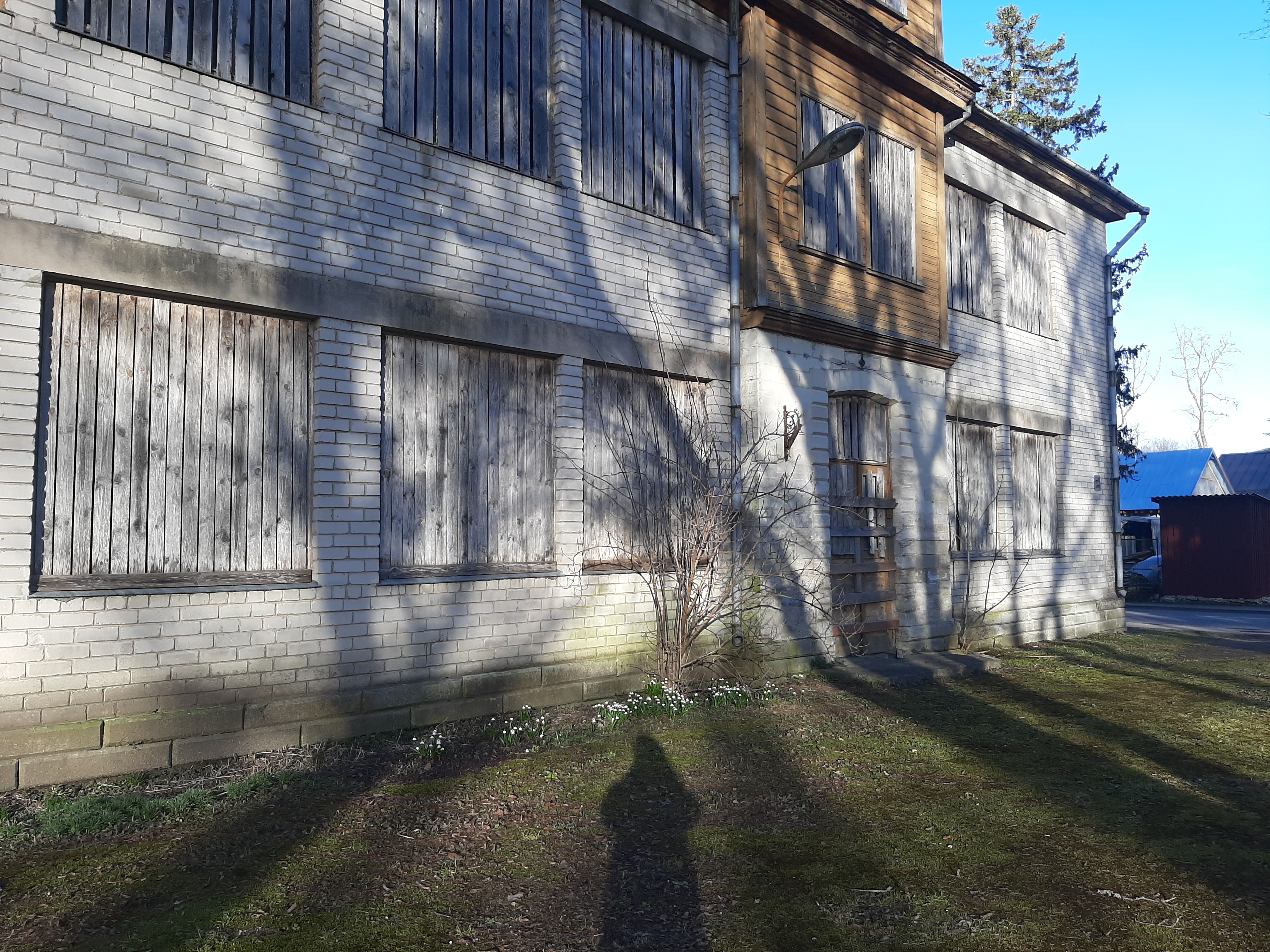 Kuressaare Sõjaväe Sanatooriumi II osakonna patsiendid ja personal. rephoto