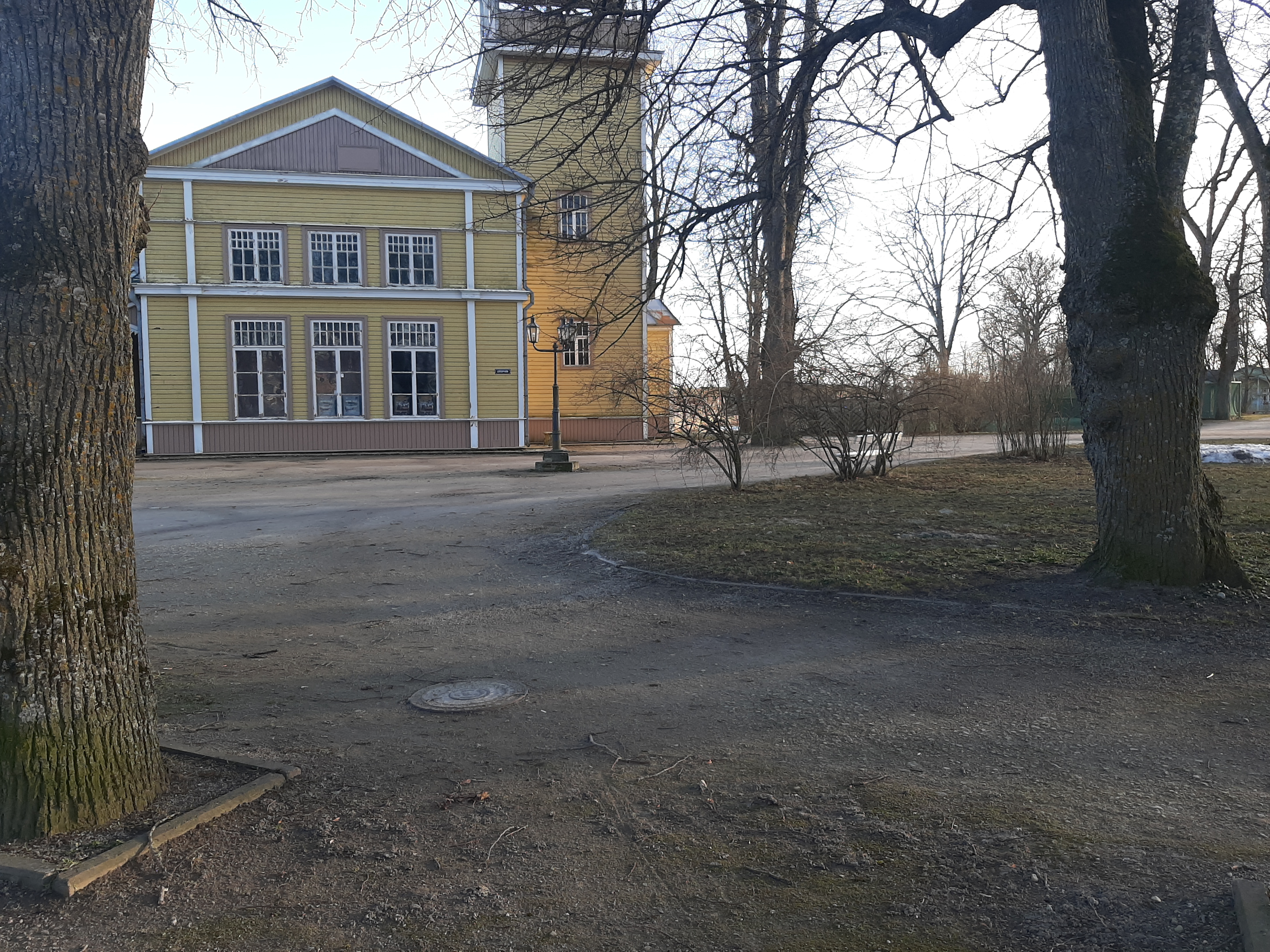 Suvitajad Kuressaare Lossipargis rephoto