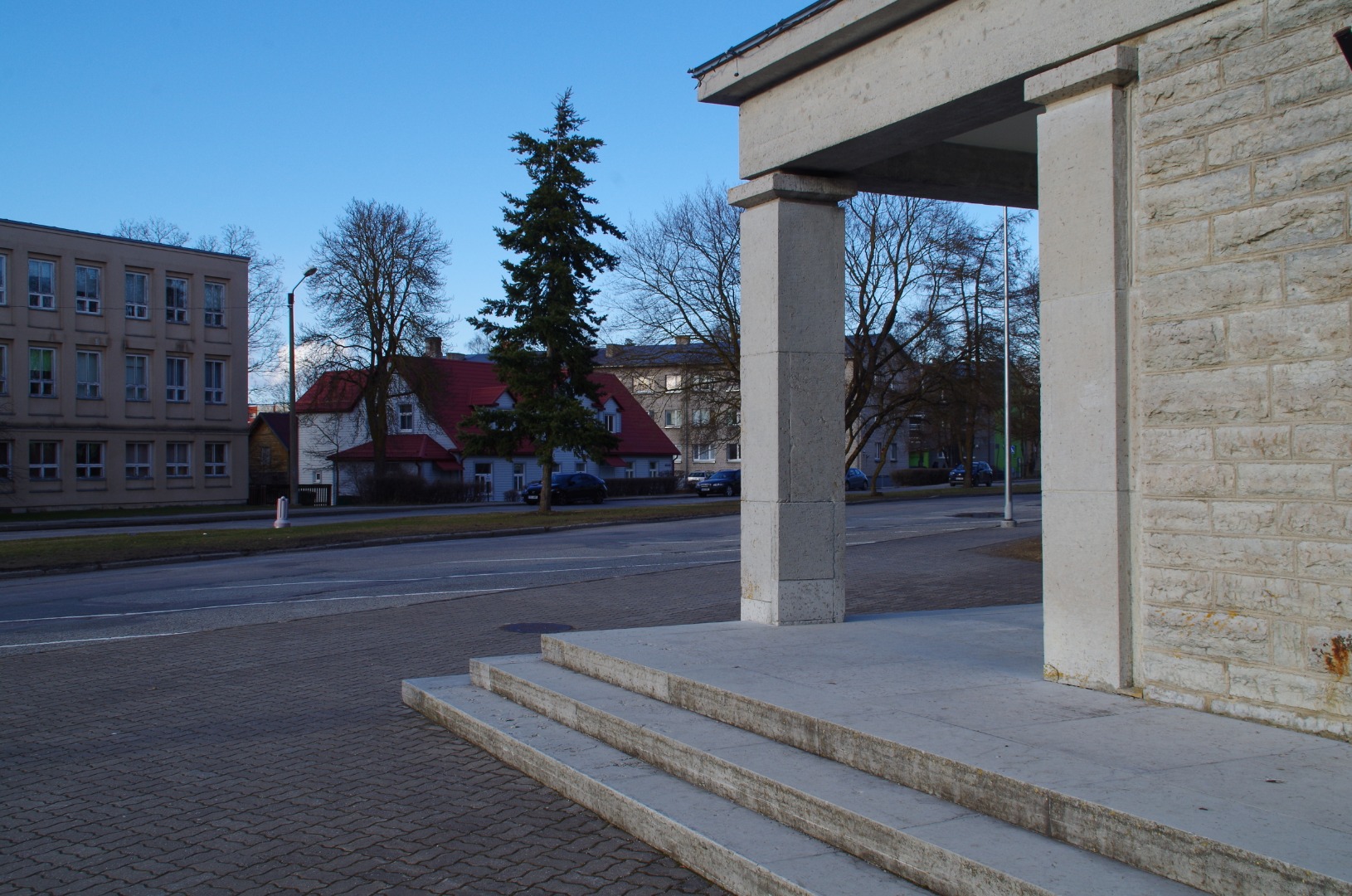 Rakvere Gümnaasium. Uue hoone avamine: õpilased sisenevad uude majja rephoto