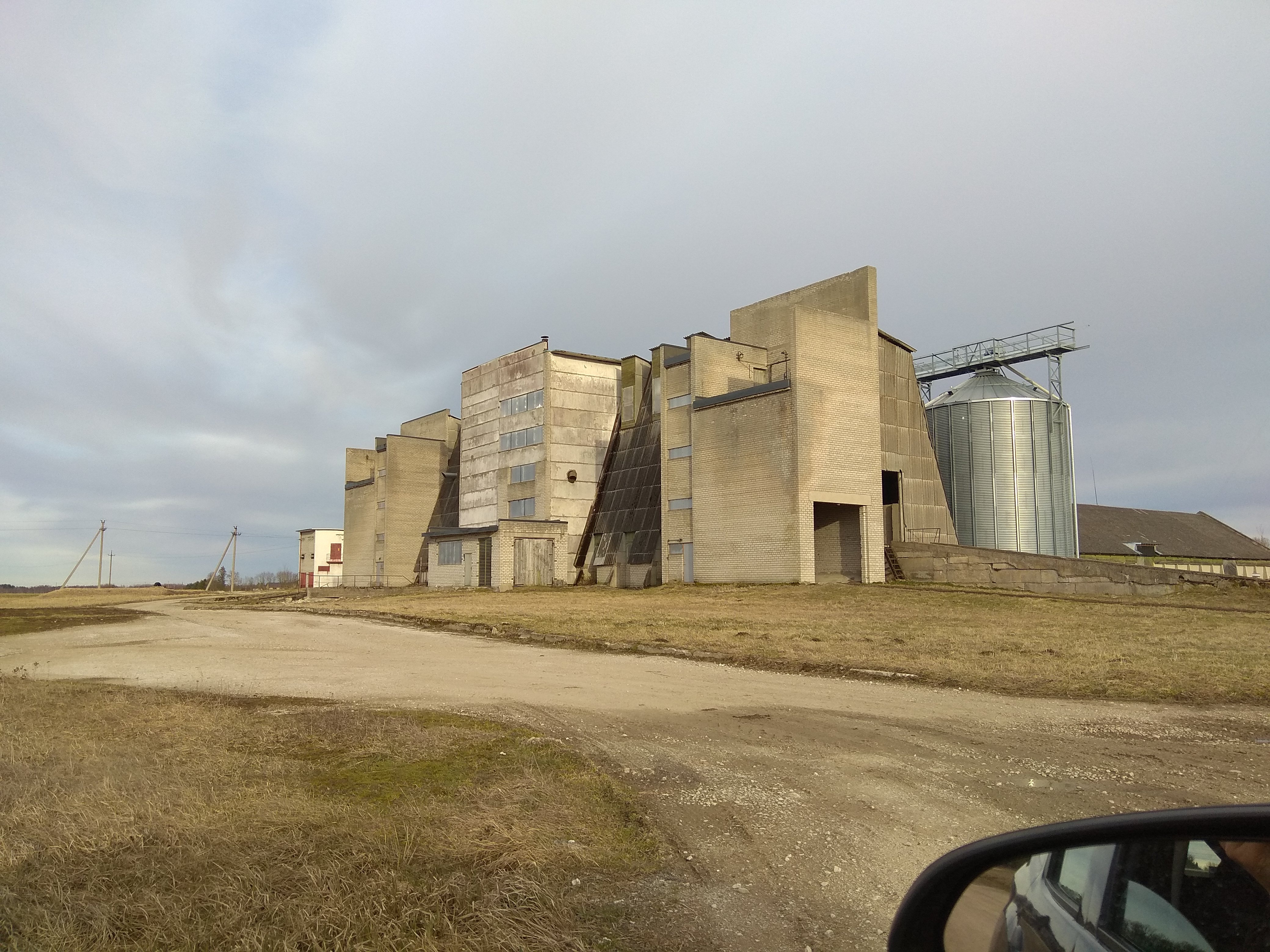 Viljakuivati Rakvere rajooni kolhoosis "Õitseng" rephoto