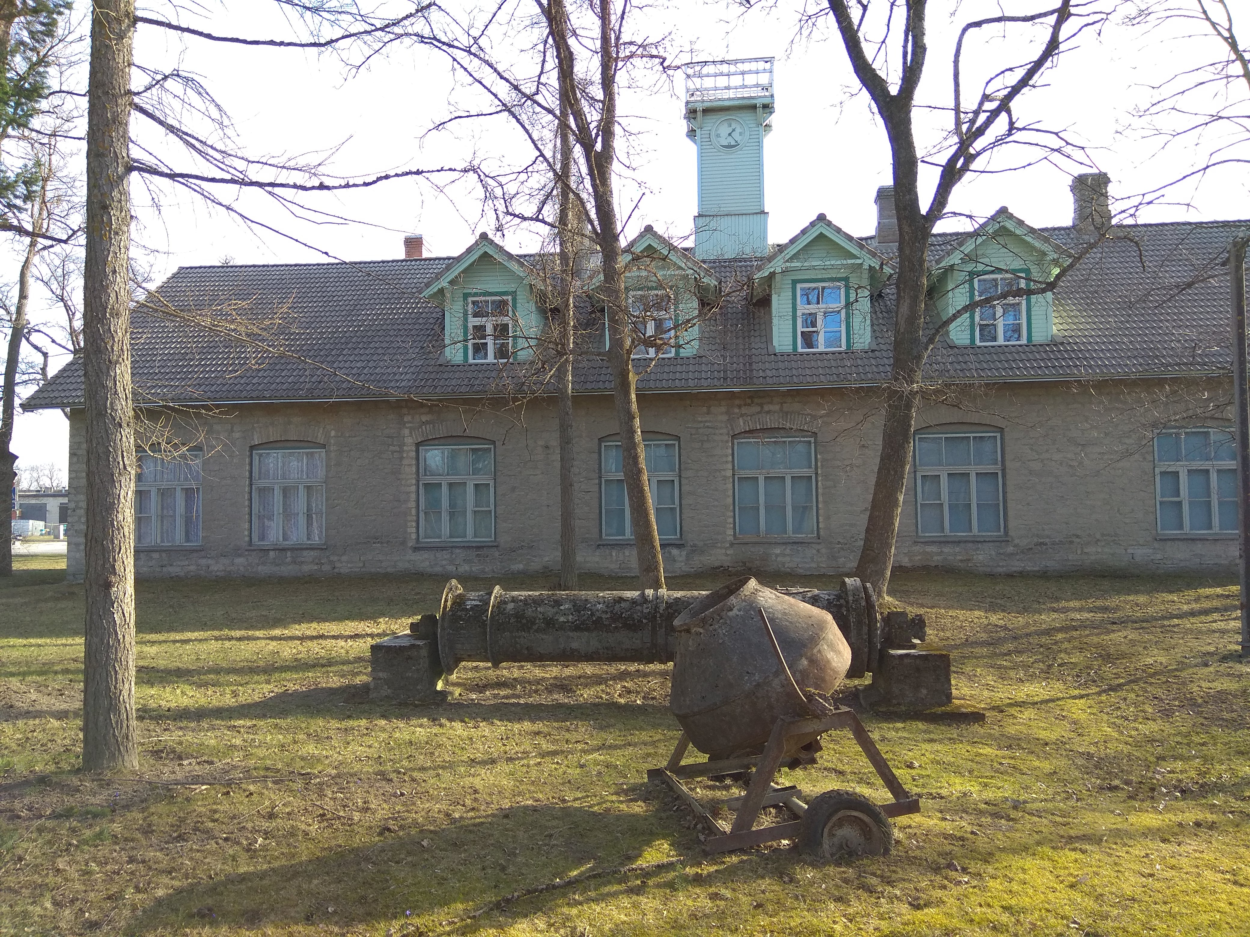 Kunda. Old swimming pool behind the office rephoto
