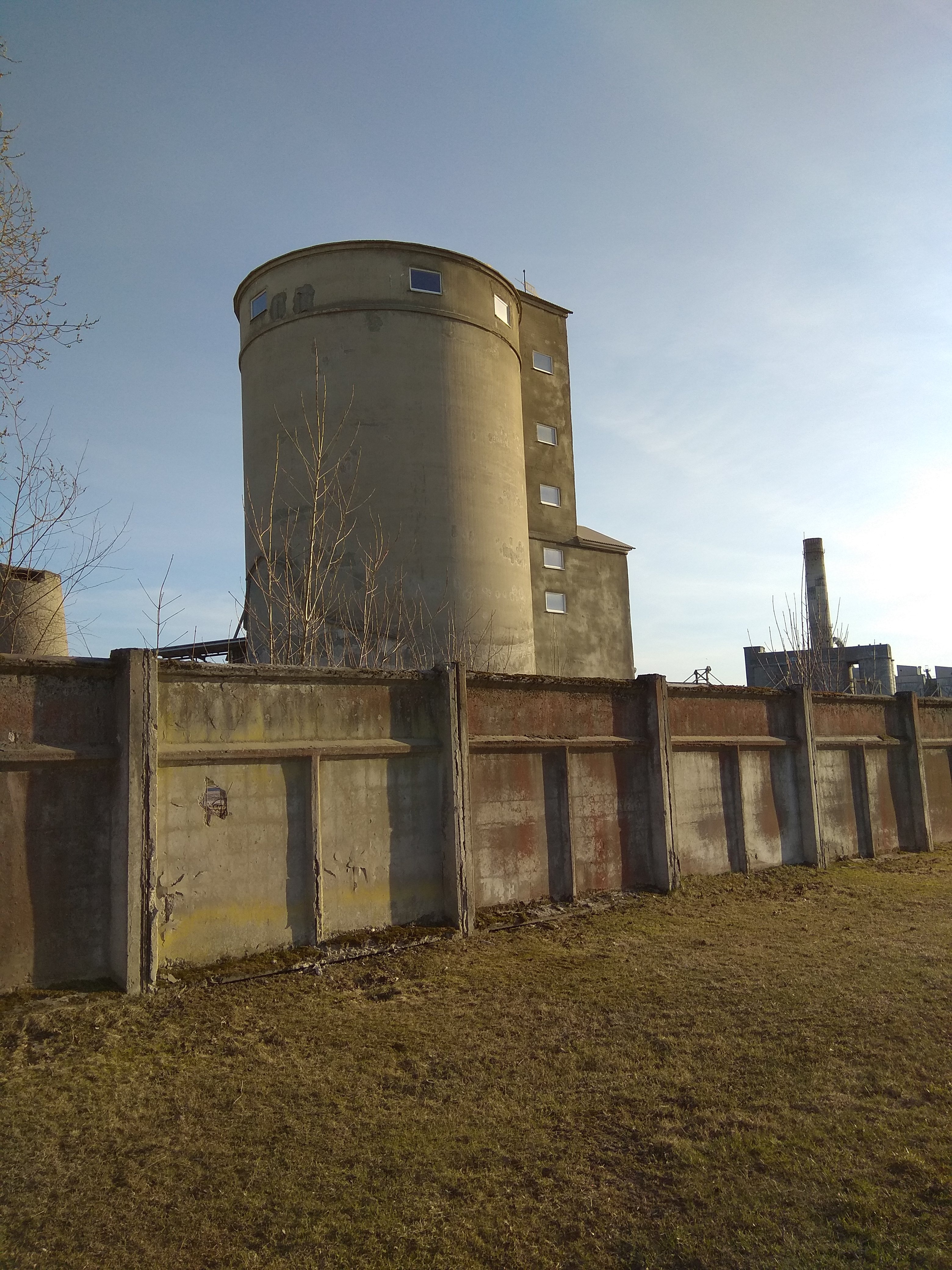 Kunda, concrete cement silo rephoto