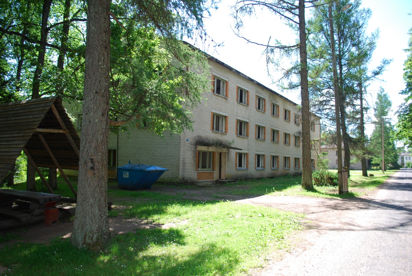 Commerce of Tihemetsa sovhoostehnika rephoto