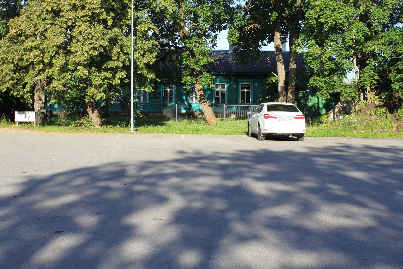 Haljasala ja purskkaev Keila jaama juures rephoto