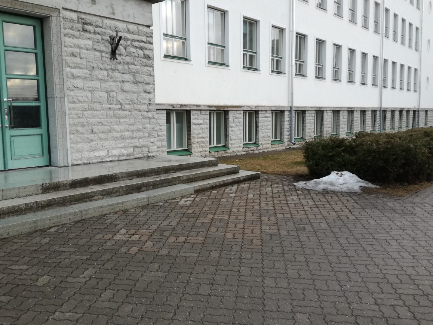 Pidulik nurgakivi panek Rakvere I Keskkooli hoonele rephoto