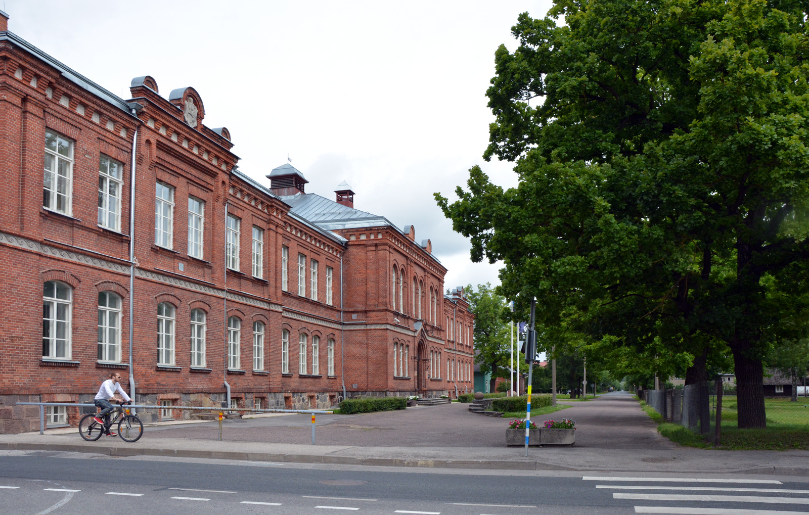 Maagümnaasium Uuesveski tänaval rephoto