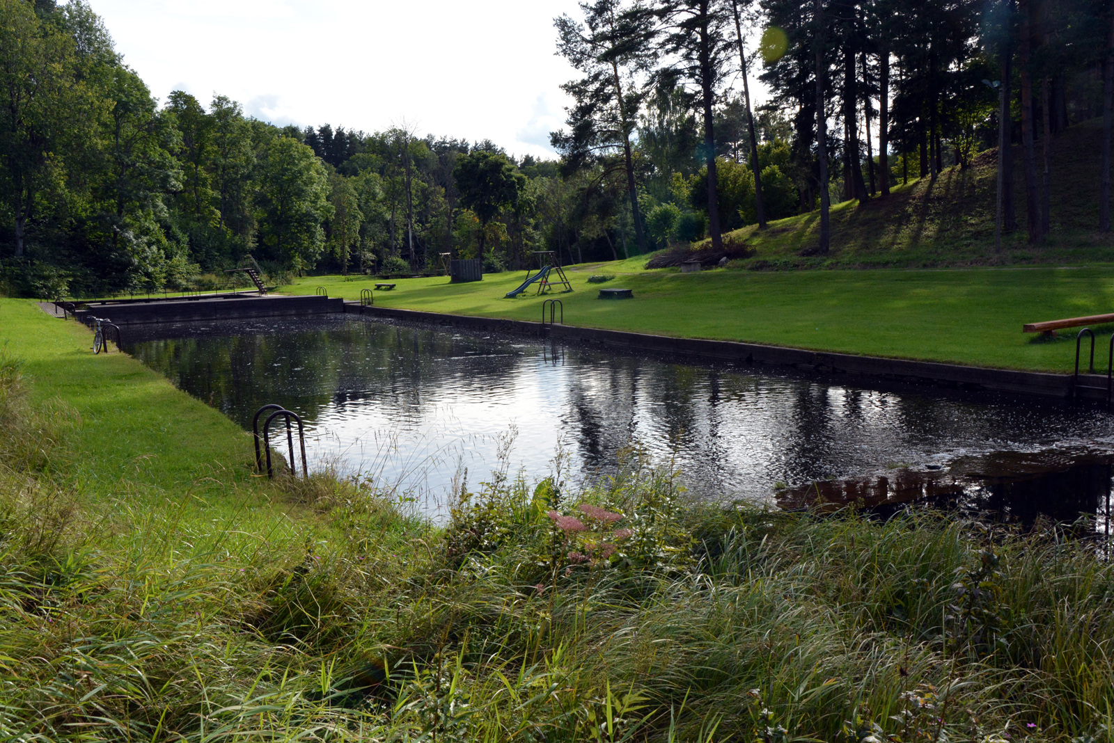 fotonegatiiv, Viljandi, Uueveski org bassein, suvitajad rephoto