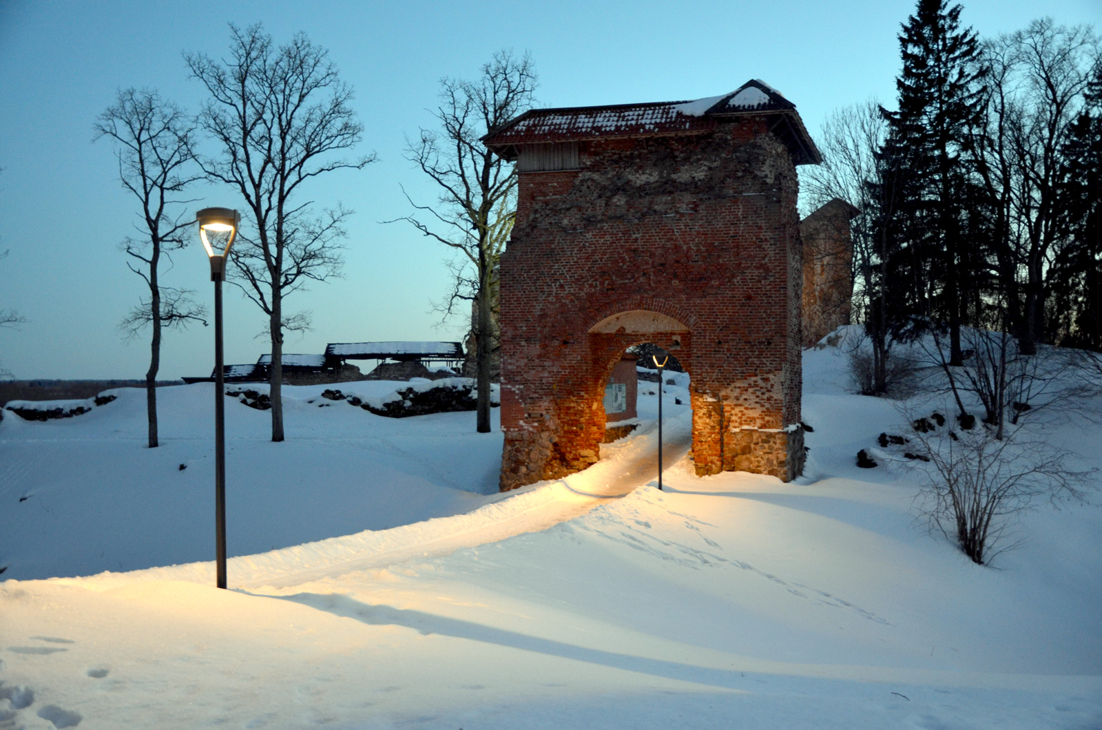 Ruins of the Viljandi Order Gate Building rephoto