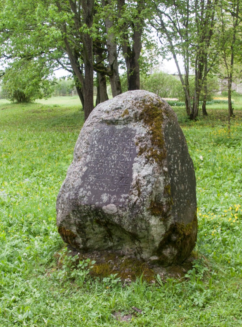 Photo, Johannes Raudmetsa stone in Kirna park in the 1970s. rephoto