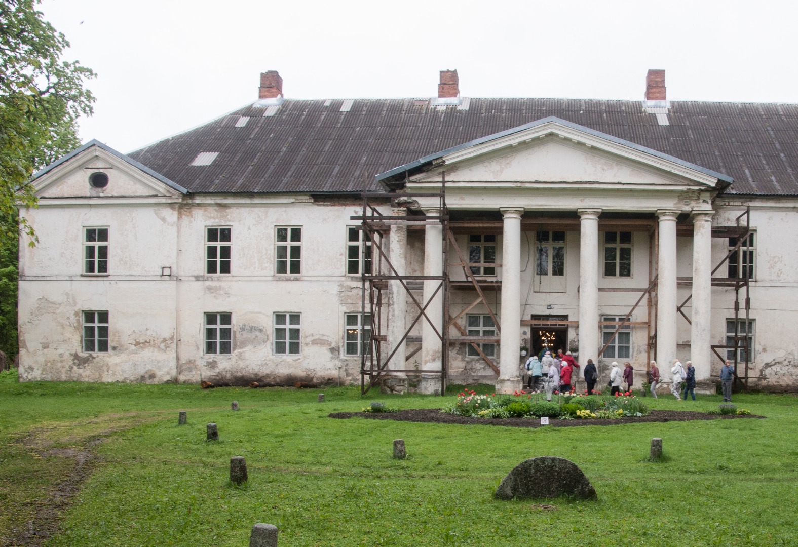 Kirna Manor, gentleman house in 1938. Door kick rephoto