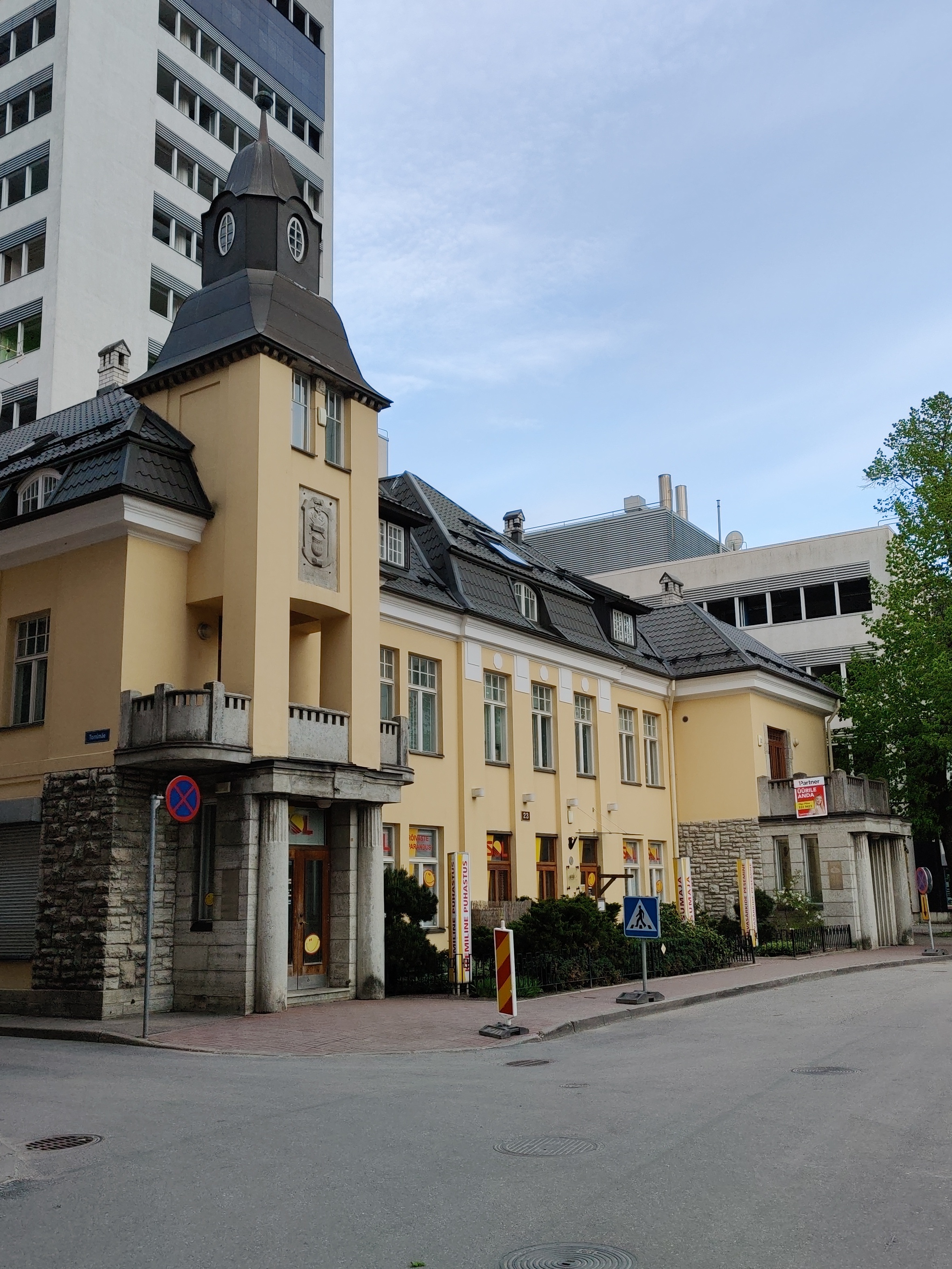 End tööstushoone Tallinnas Maakri tn, vaade hoonele nurgalt. Arhitekt Jacques Rosenbaum rephoto