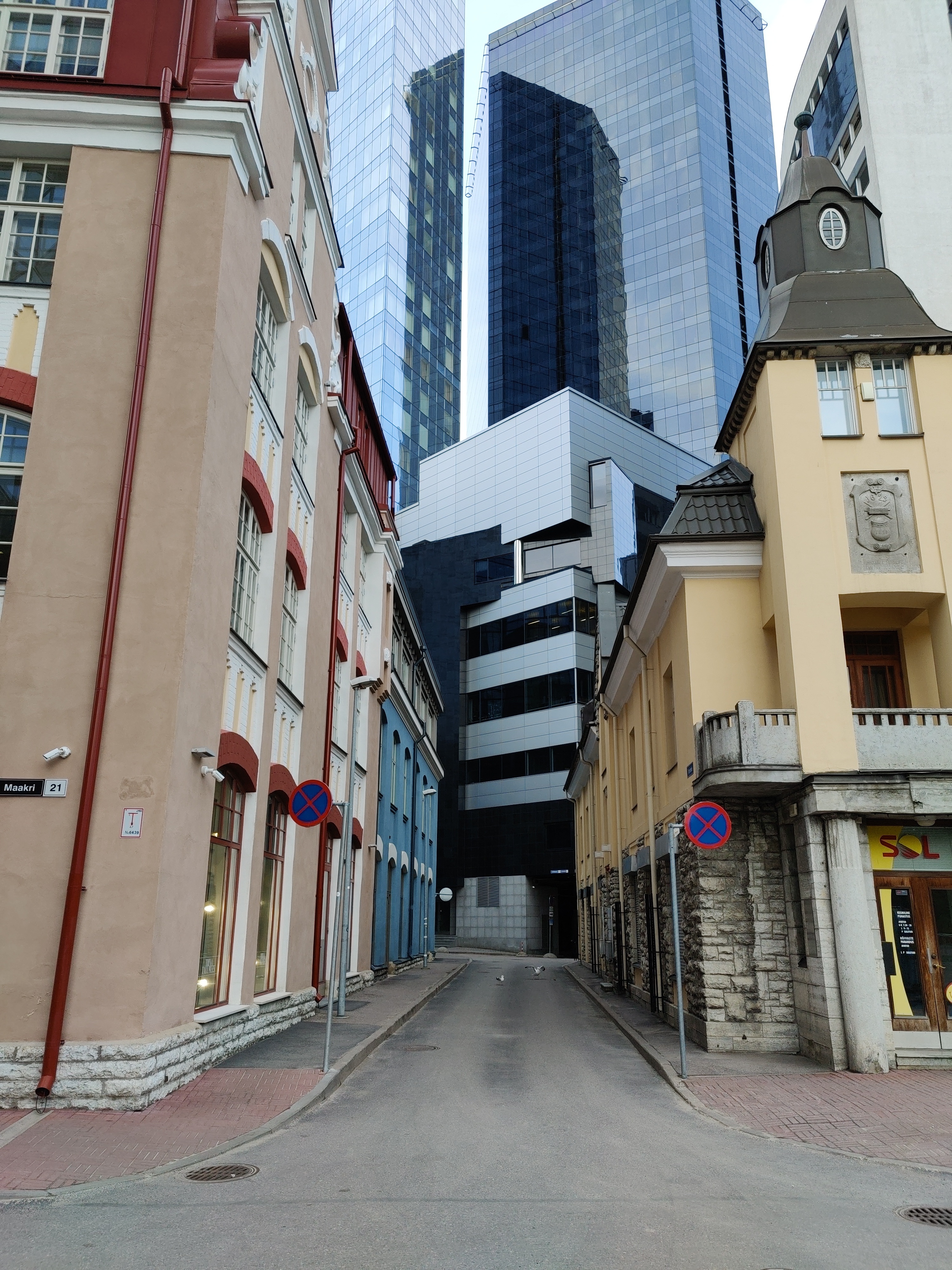 View from Maakri Street to Tornimäe Street in Tallinn rephoto