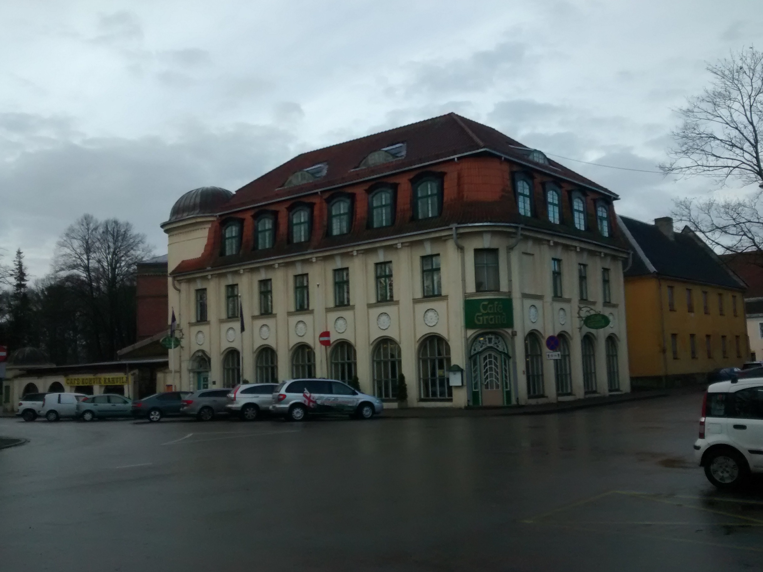 Viewing building rephoto