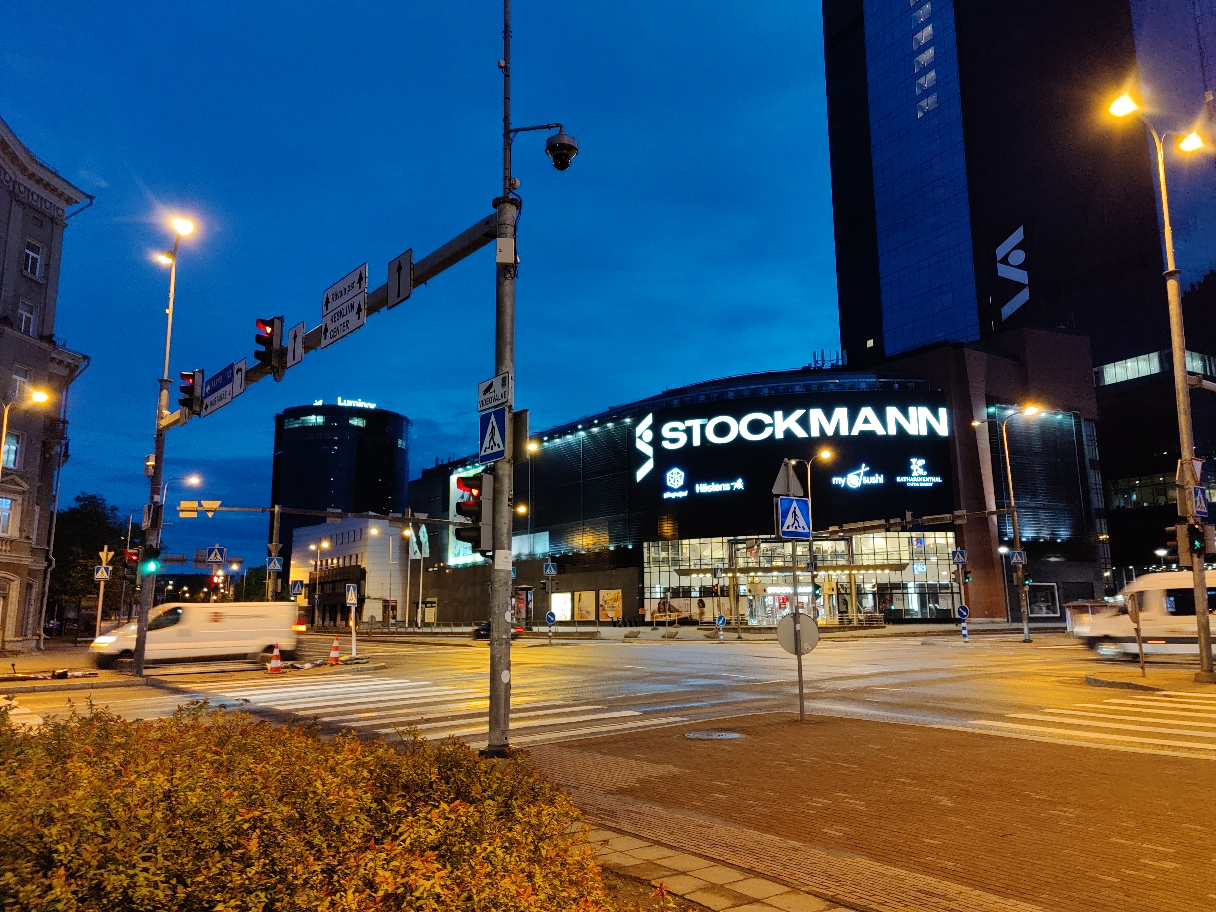 Stockmann's storehouse in Tallinn at the corner of Tartu highway and Liivalaia Street rephoto