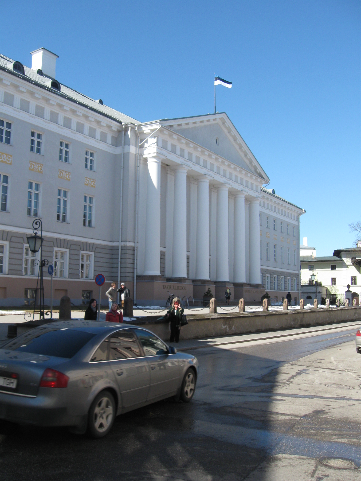 Ülikooli hoone fassaad rephoto