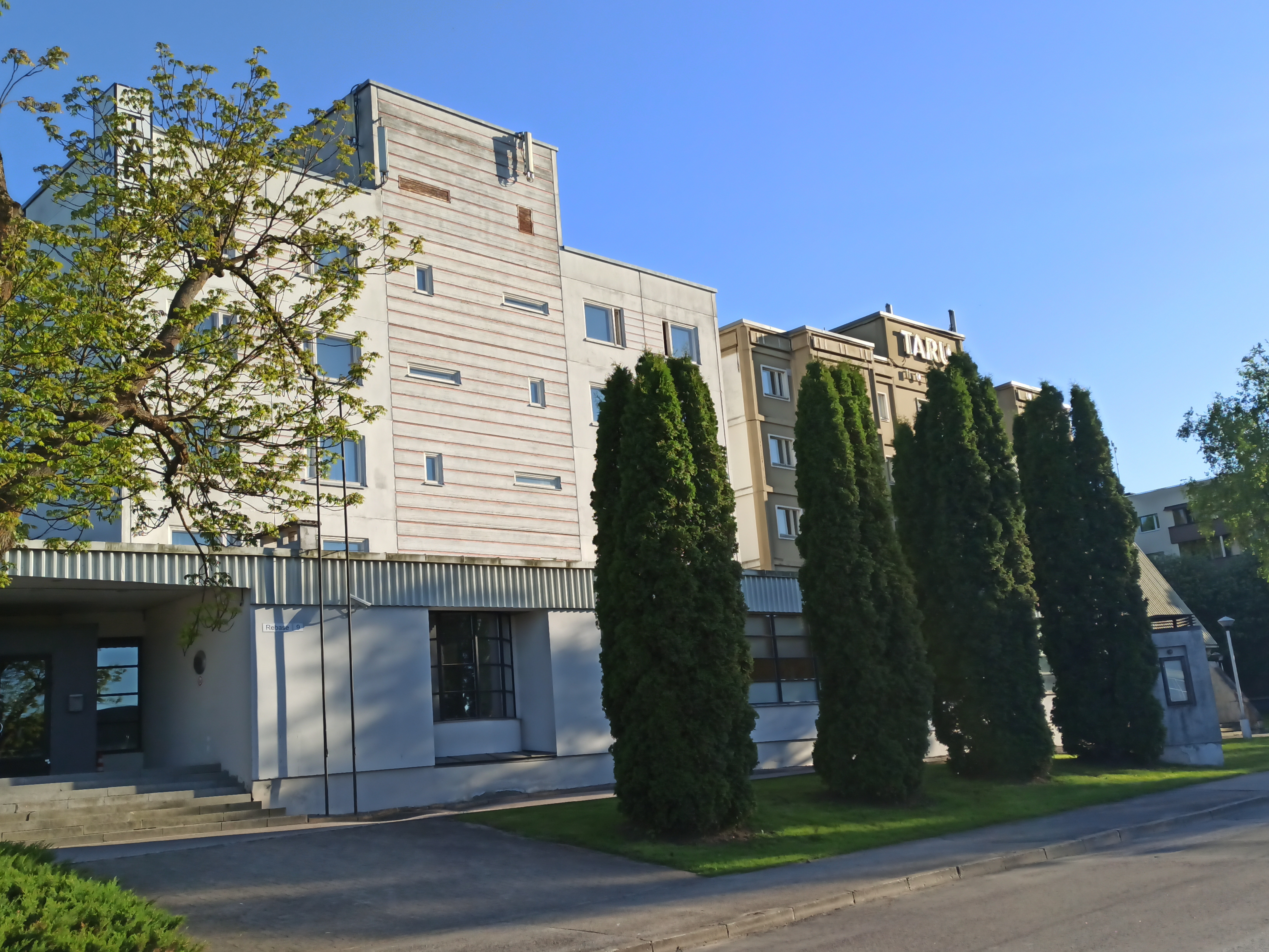 Hotell Taru (Rebase 9).  Tartu, 1990-1995. Foto Meelis Lokk. rephoto